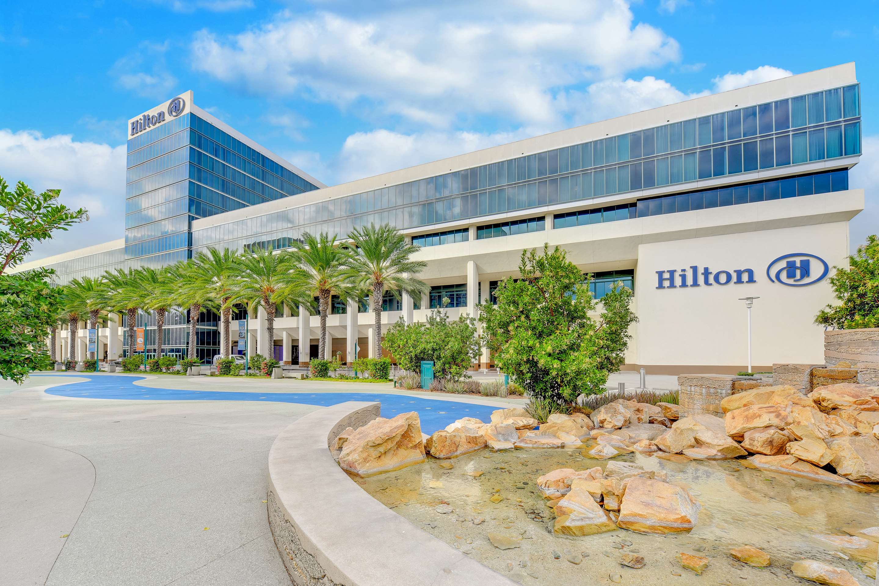Exterior | Hilton Anaheim