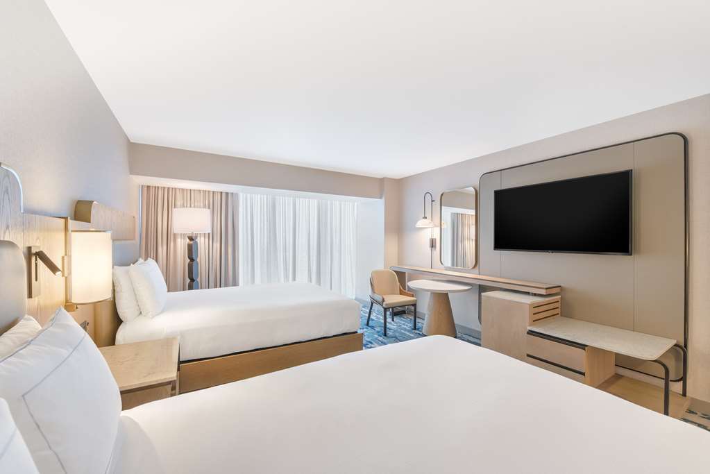 Hilton Anaheim Room Type - 2 QUEEN HEARING ACCESS