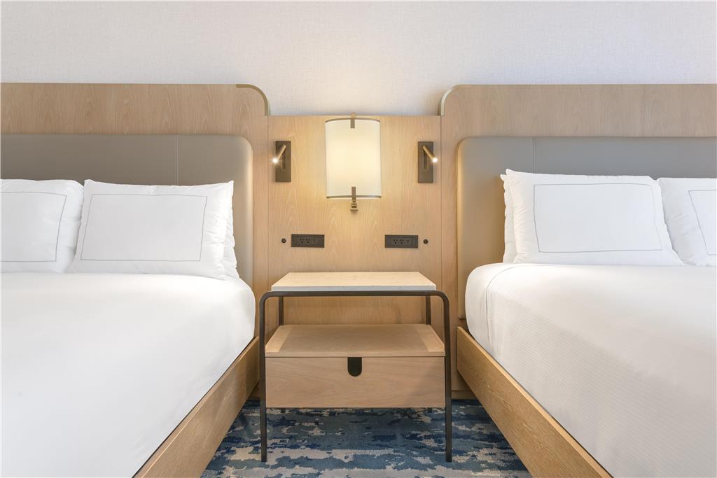 Hilton Anaheim Room Type - 2 QUEEN BEDS
