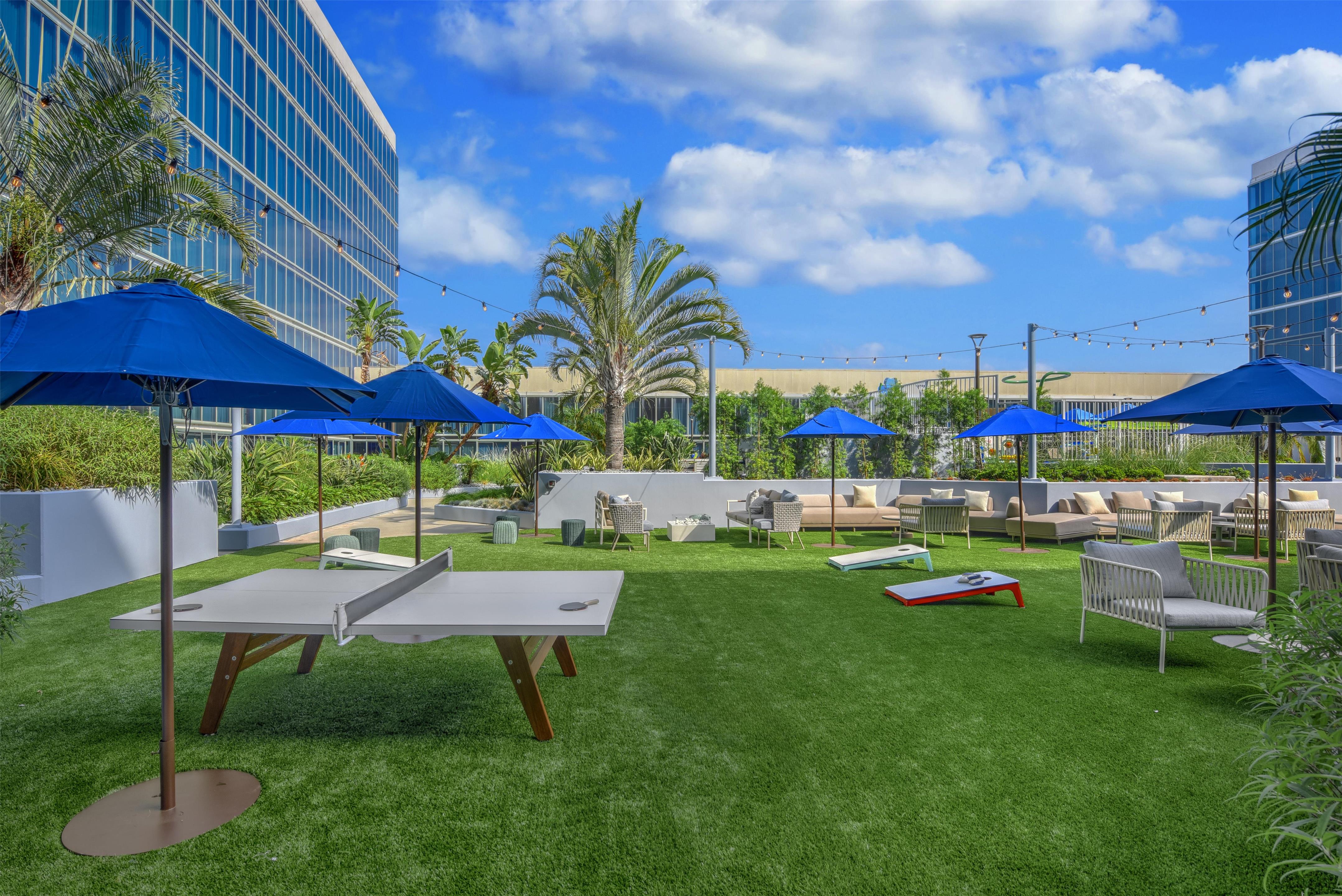 Exterior | Hilton Anaheim