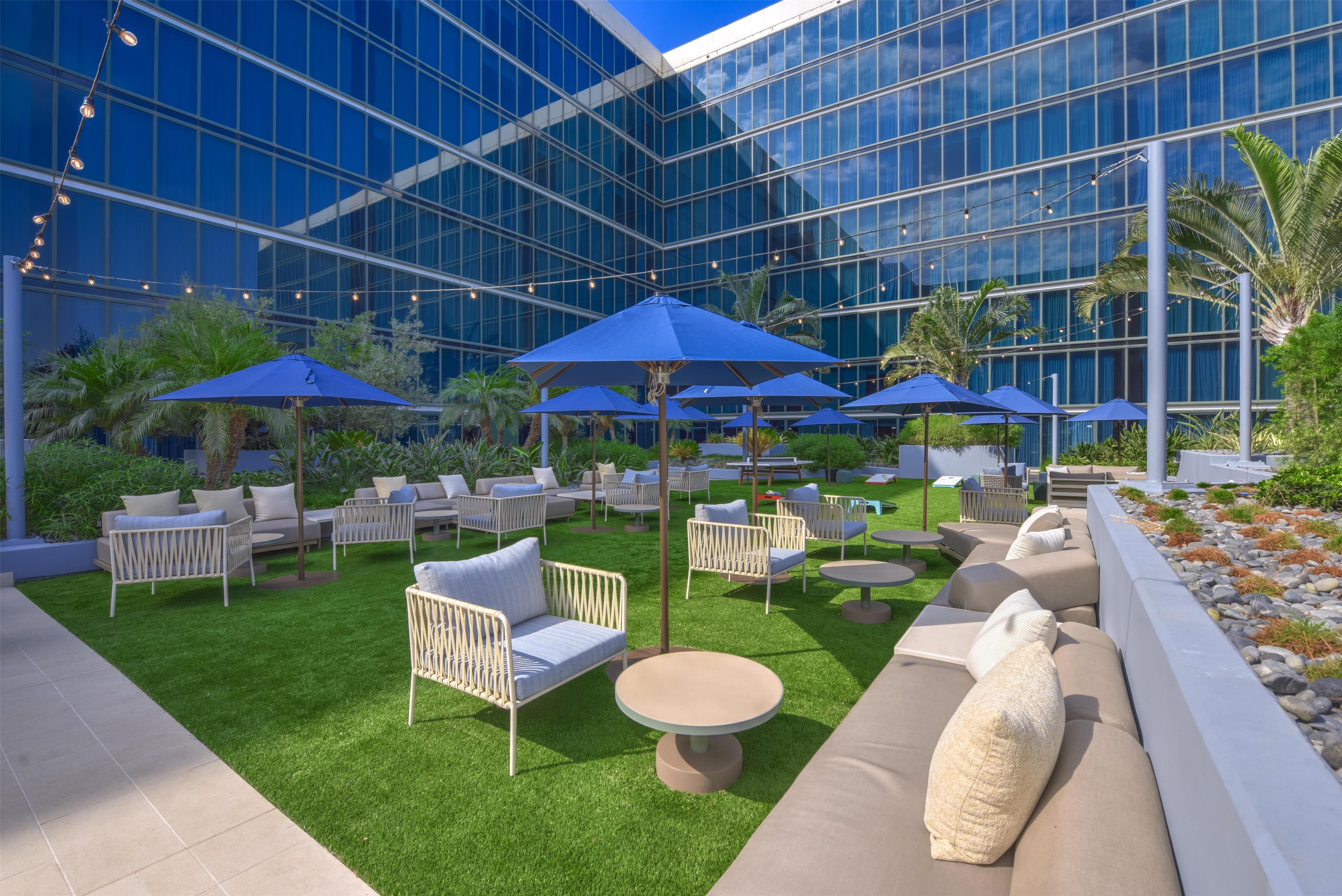 Exterior | Hilton Anaheim