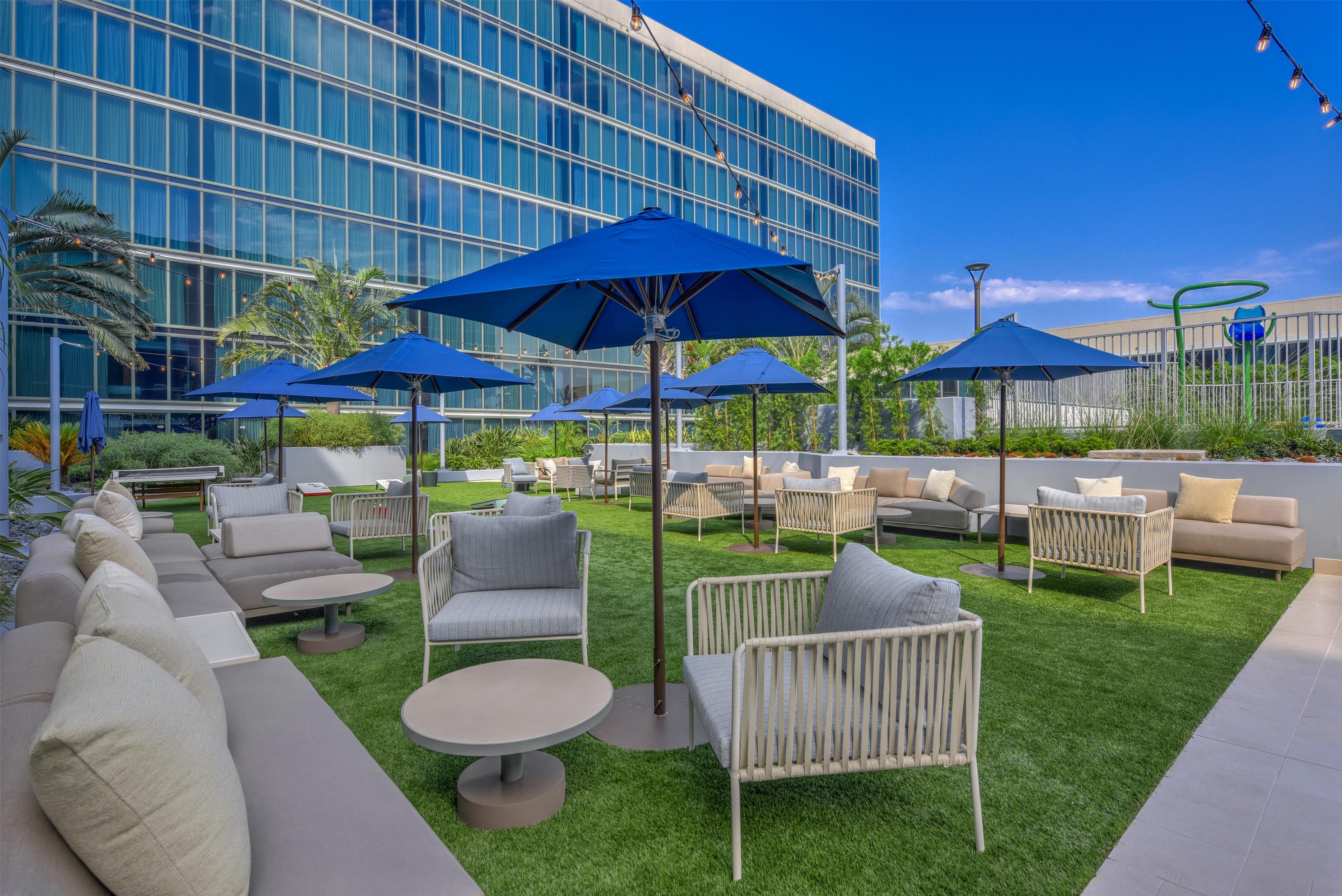 Exterior | Hilton Anaheim