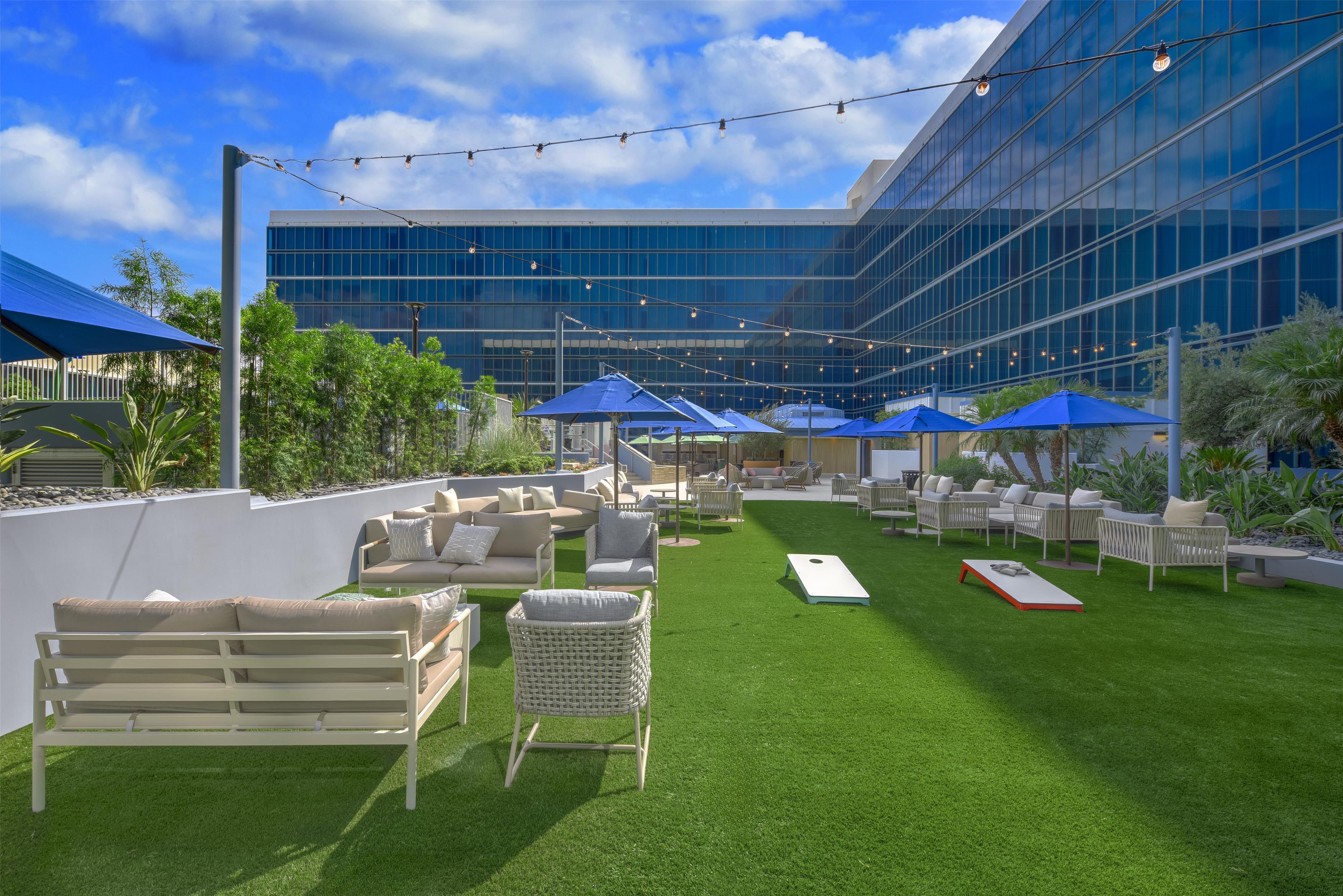 Exterior | Hilton Anaheim