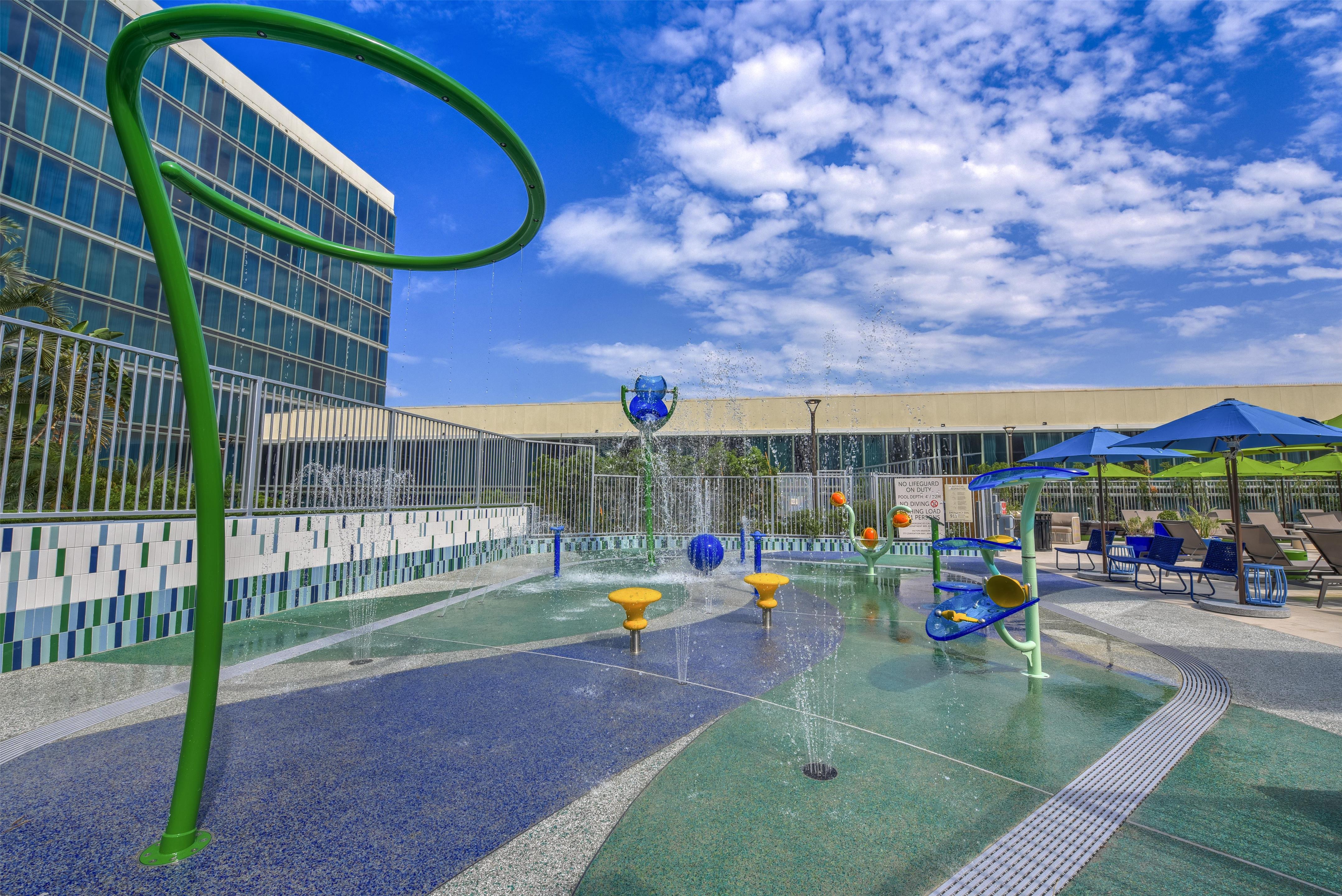 Pool | Hilton Anaheim