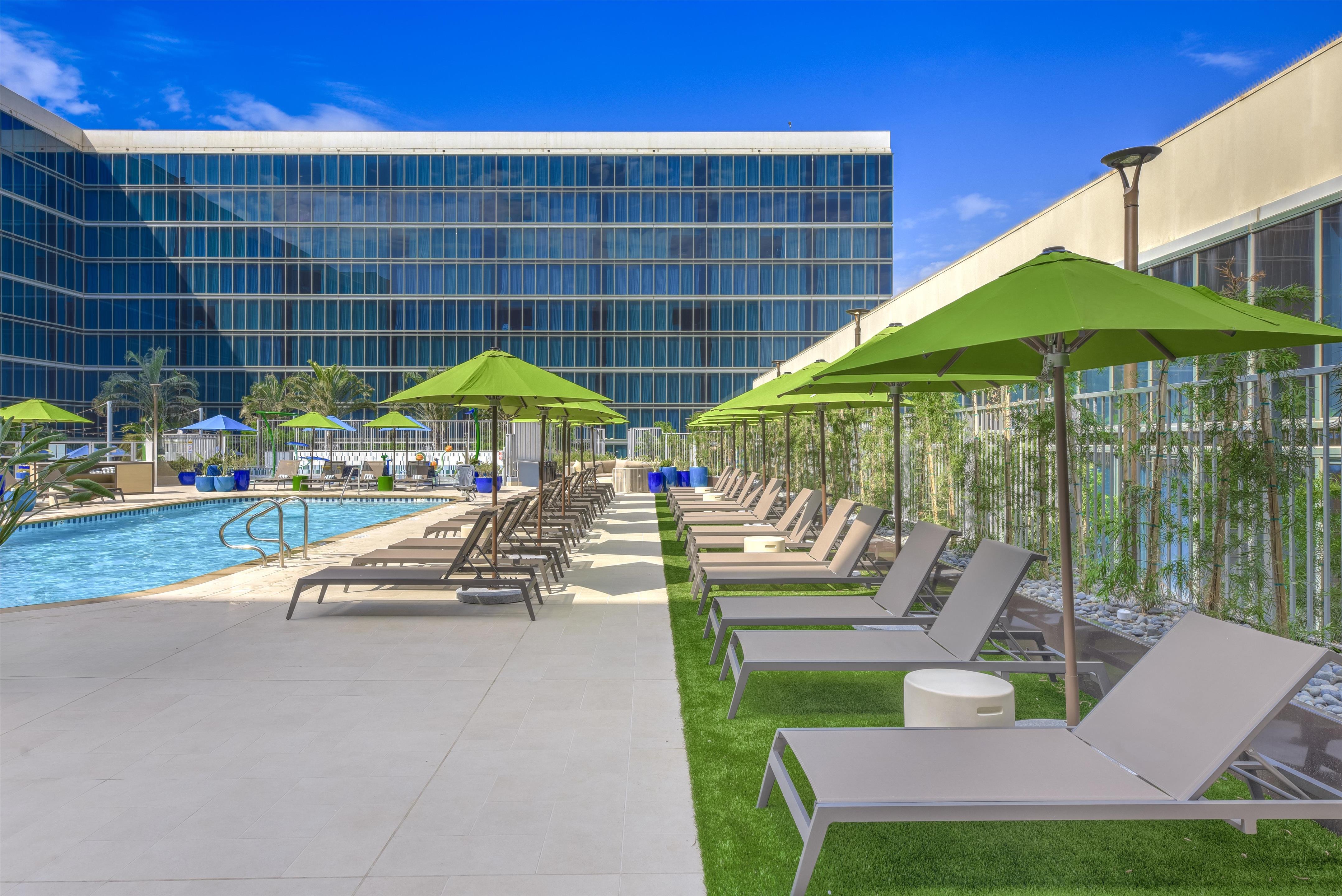 Pool | Hilton Anaheim