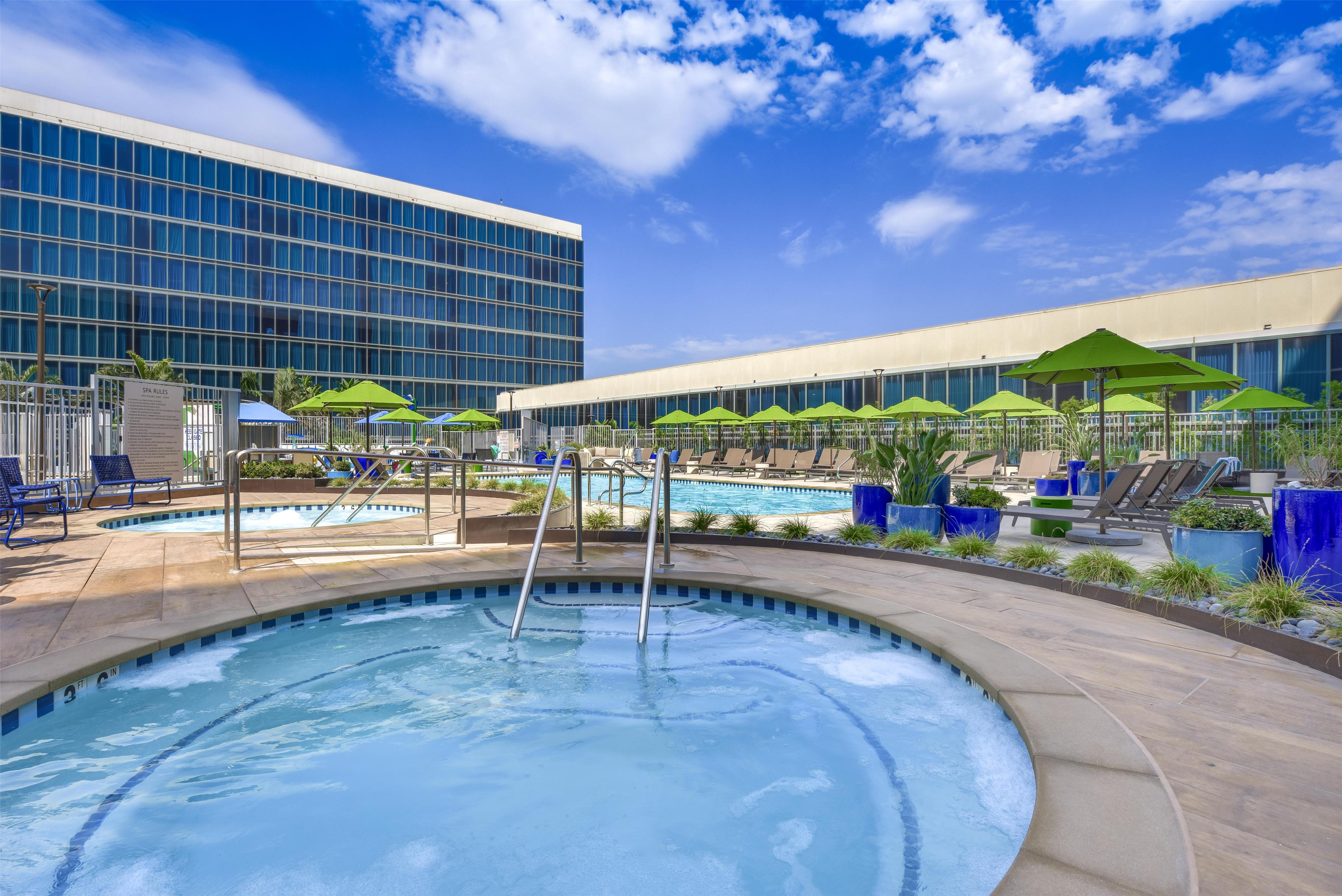 Pool | Hilton Anaheim