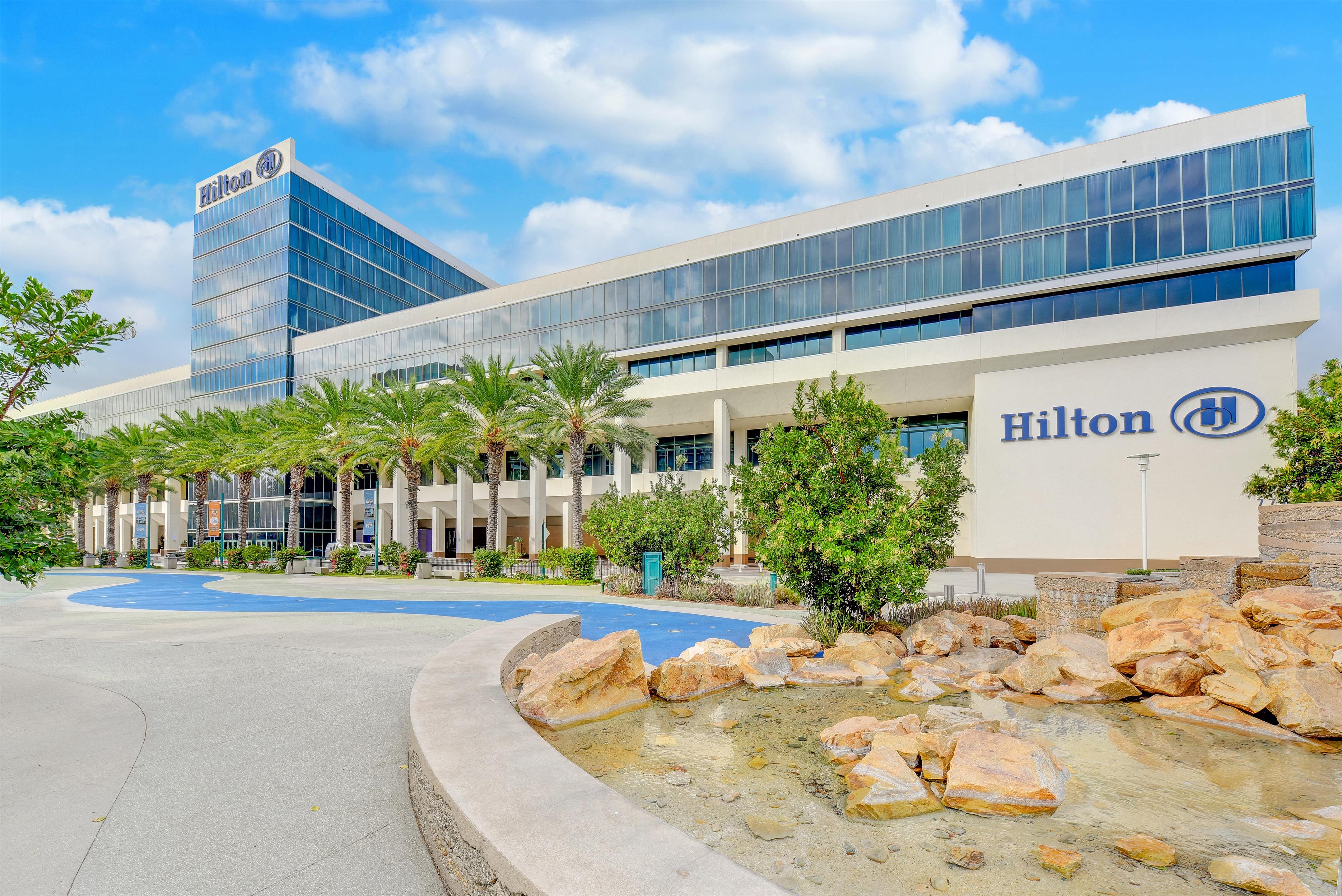 Exterior | Hilton Anaheim