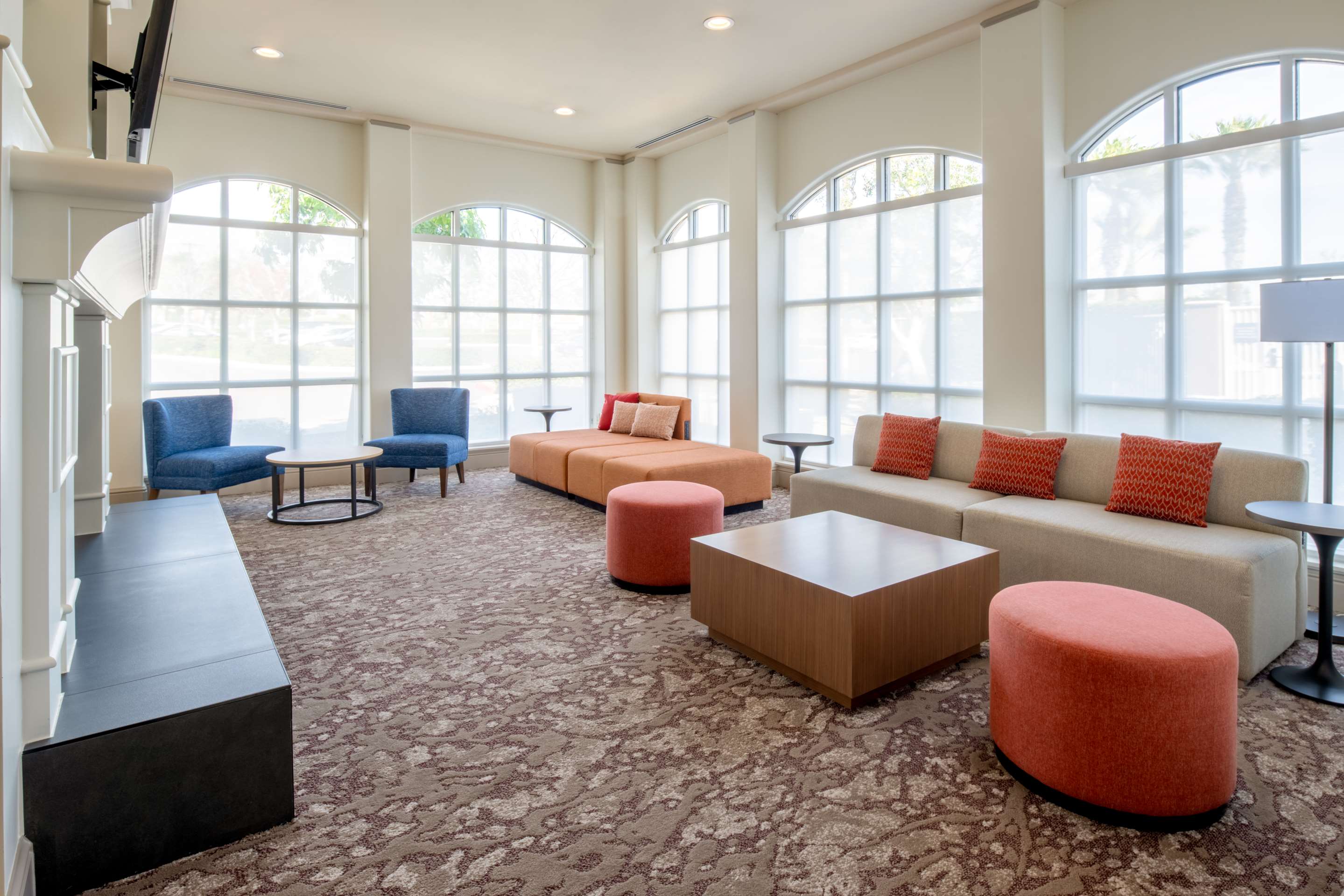 Lobby | Hilton Garden Inn Fontana