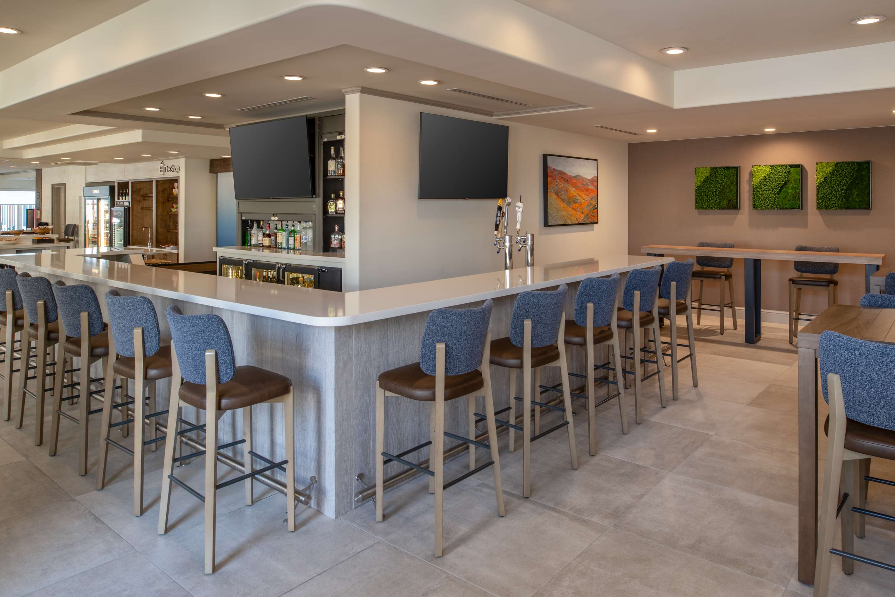 BarLounge | Hilton Garden Inn Fontana