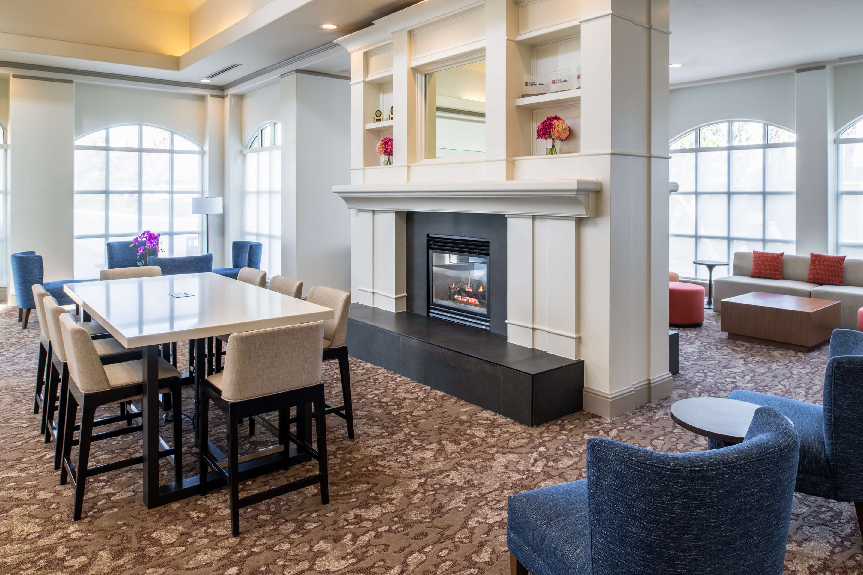 Lobby | Hilton Garden Inn Fontana