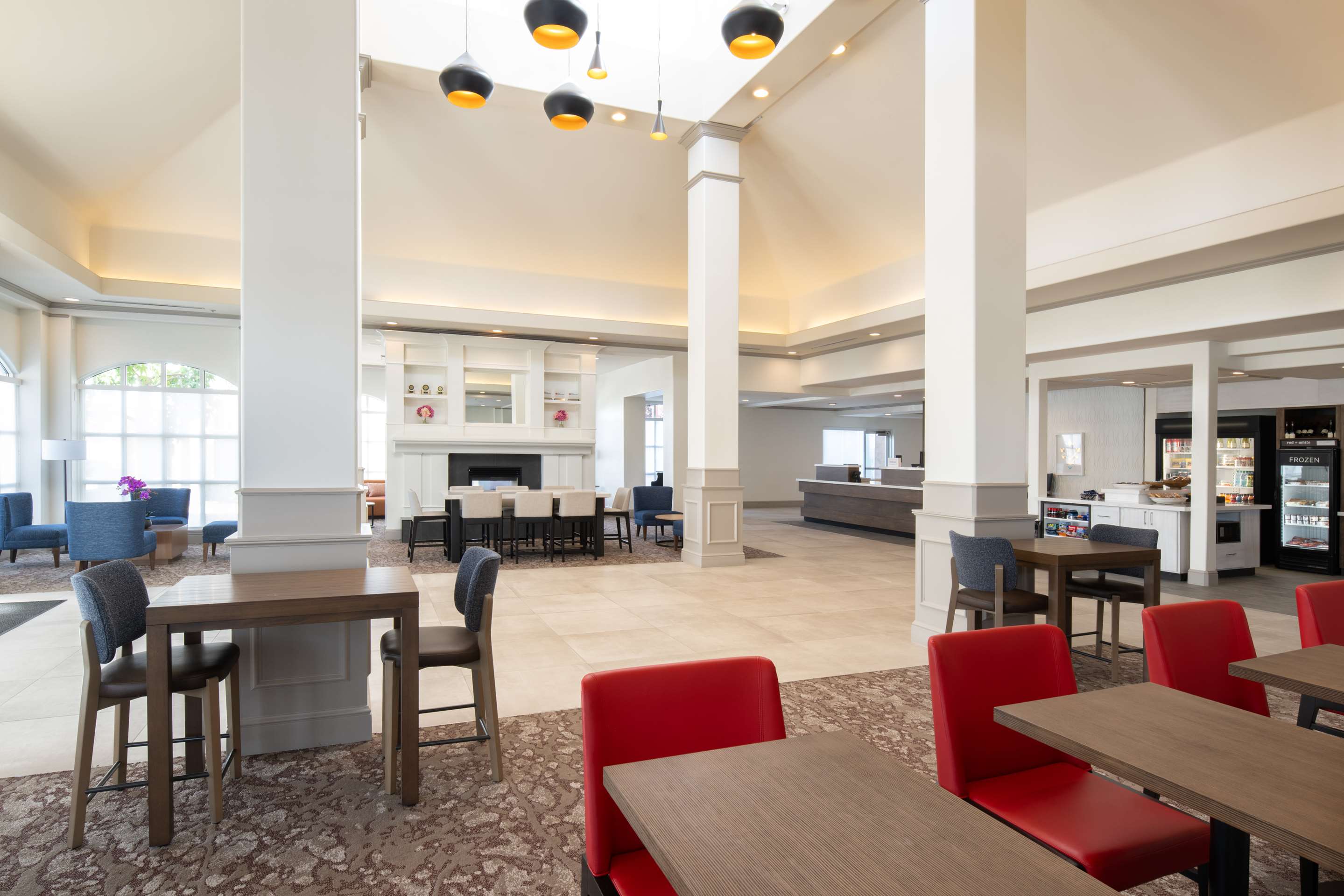 Lobby | Hilton Garden Inn Fontana