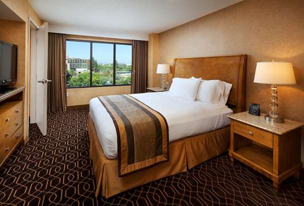  - DoubleTree Suites by Hilton Hotel Anaheim Resort Convention Center