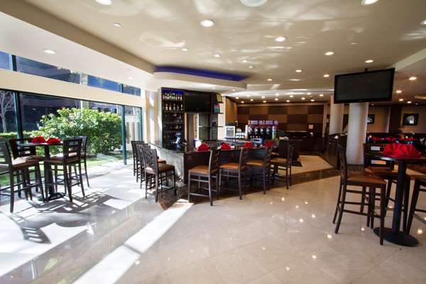 Restaurant - DoubleTree by Hilton Hotel OC Airport Santa Ana