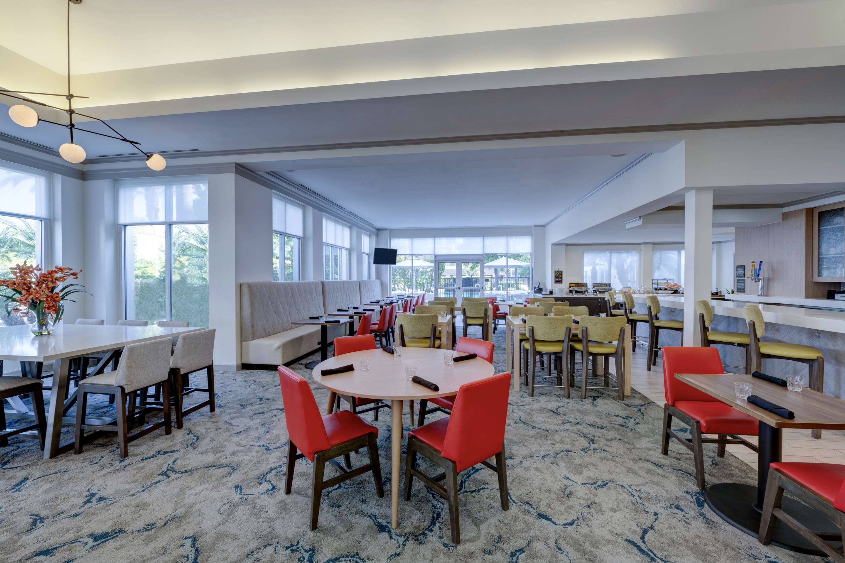 Breakfast Area | Hilton Garden Inn Anaheim/Garden Grove