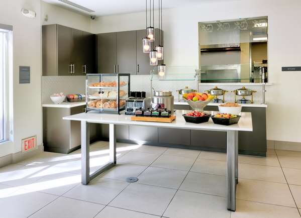 Amenities - Hilton Garden Inn Foothill Ranch