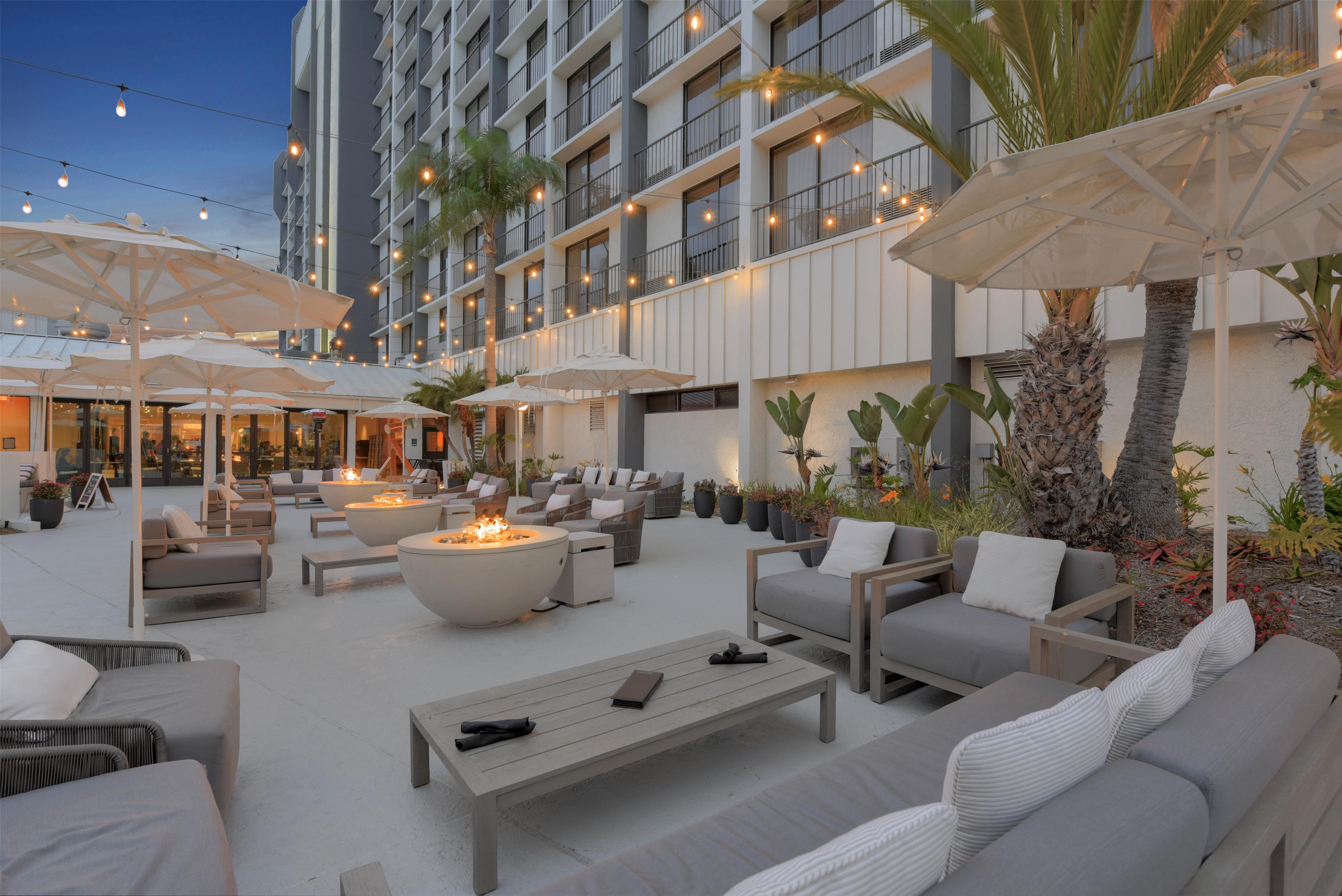 Exterior | Hilton Irvine/Orange County Airport