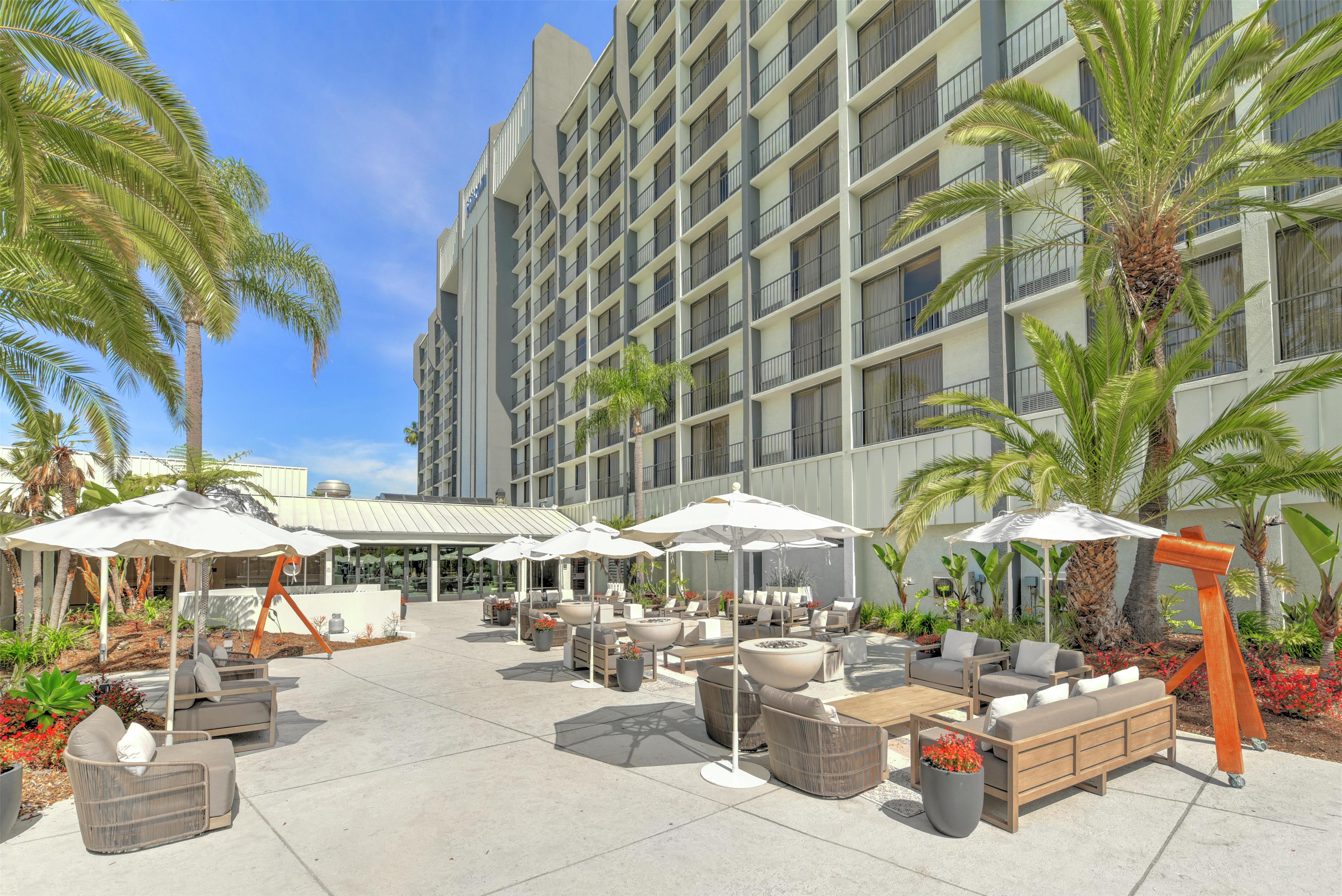 Exterior | Hilton Irvine/Orange County Airport