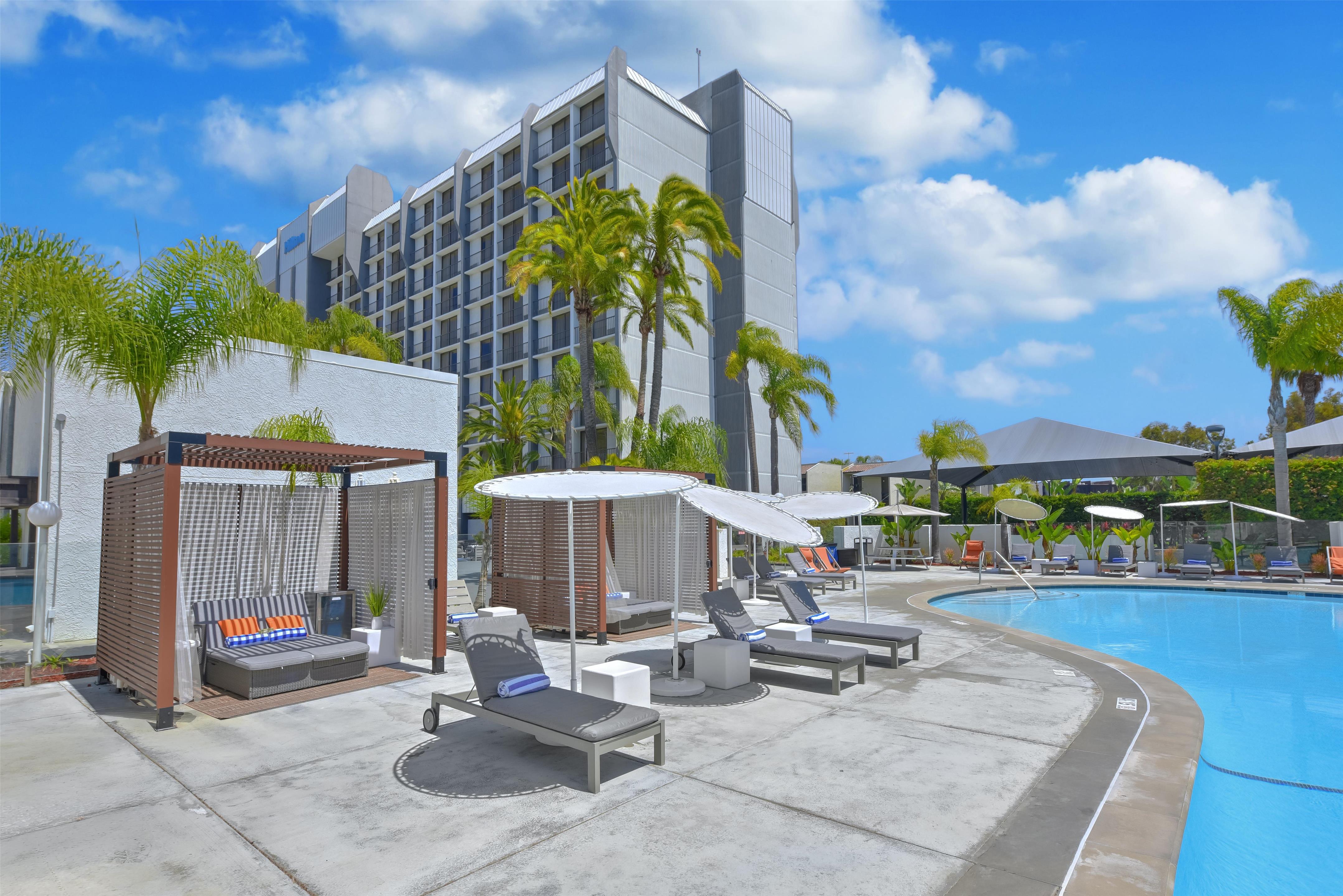 Pool | Hilton Irvine/Orange County Airport
