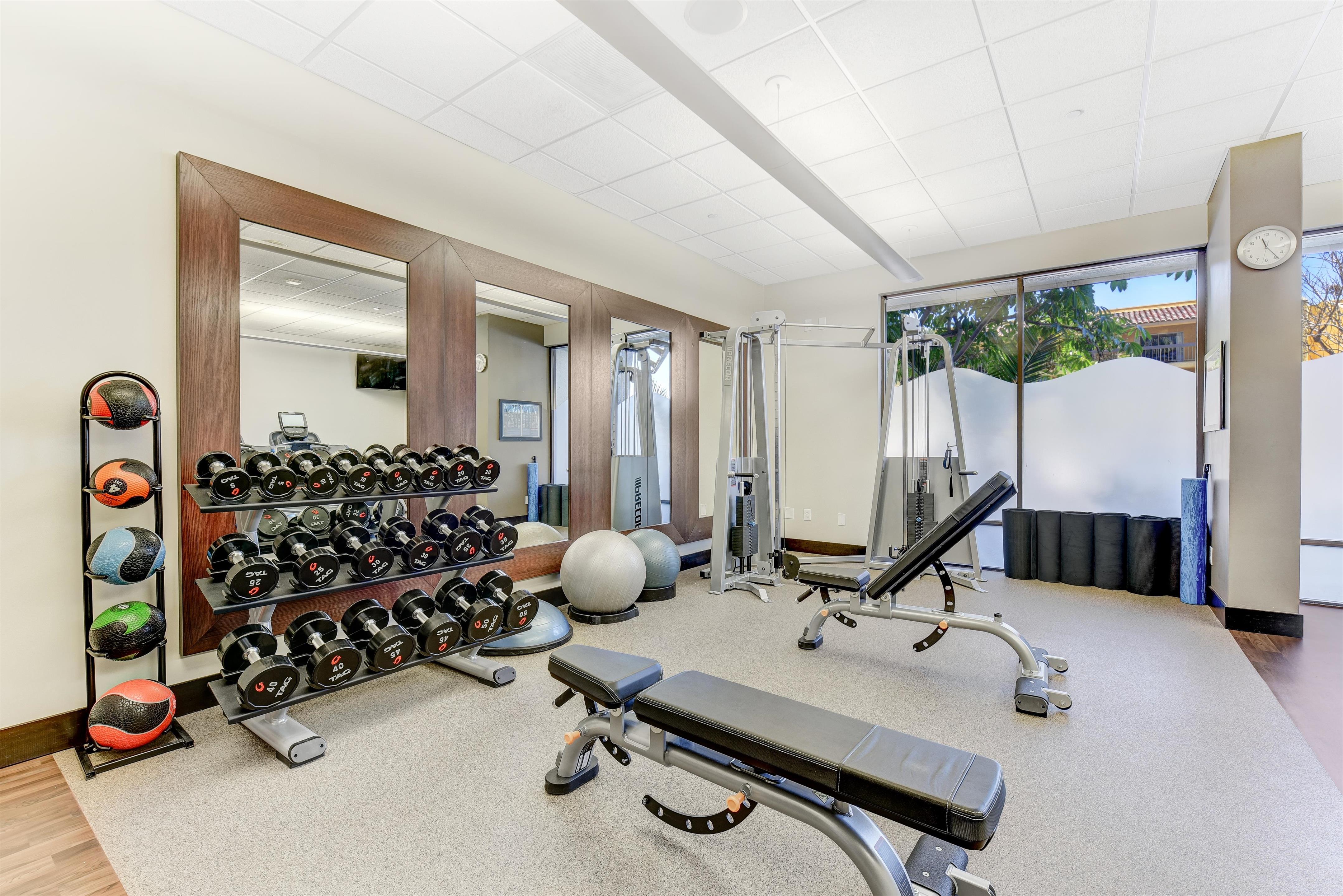 Health club fitness center gym | Hilton Irvine/Orange County Airport