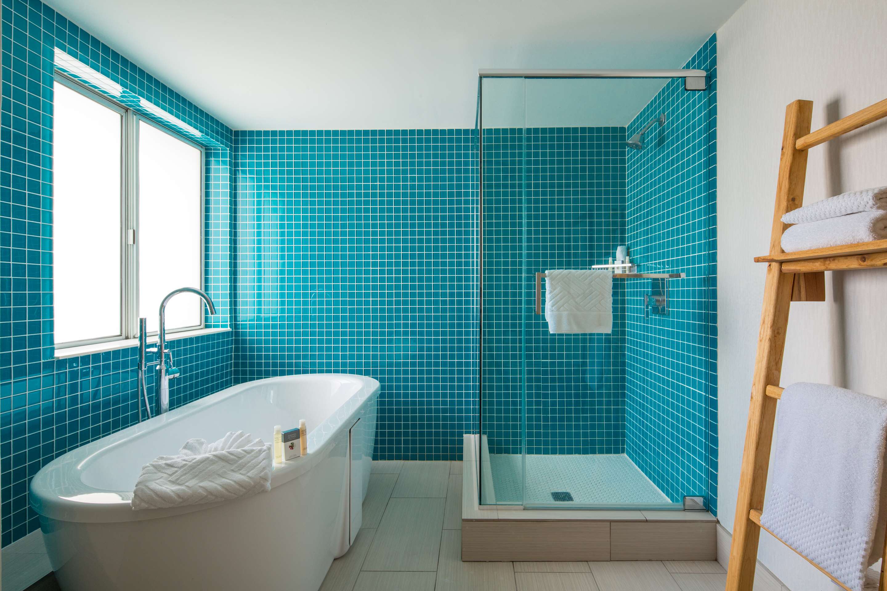 Guest room bath