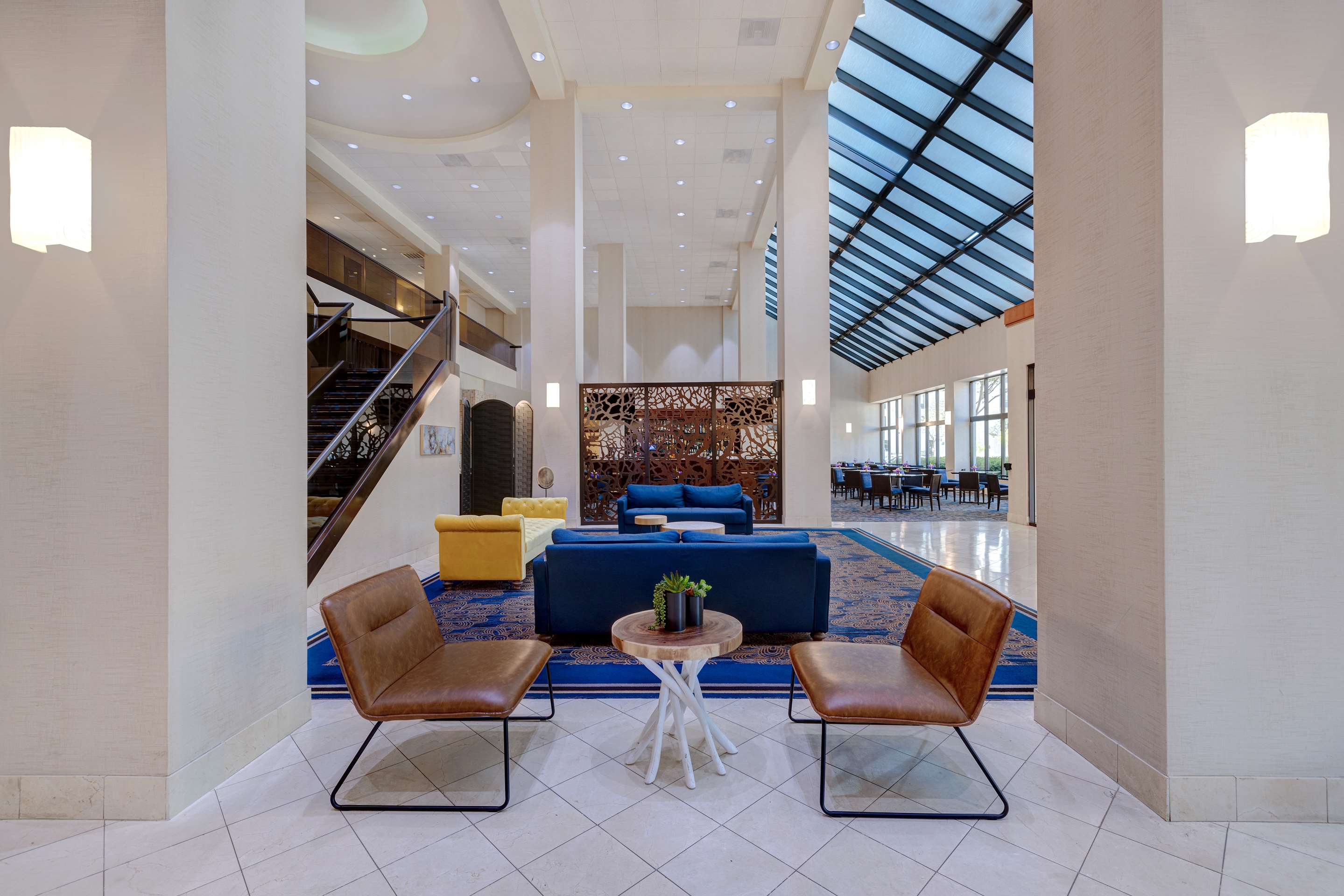 Lobby | Embassy Suites by Hilton Santa Clara Silicon Valley