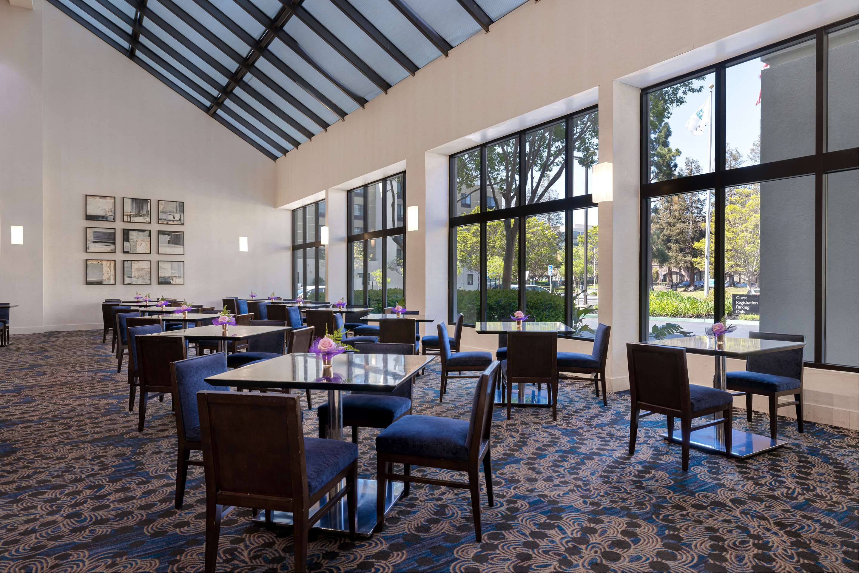 BarLounge | Embassy Suites by Hilton Santa Clara Silicon Valley