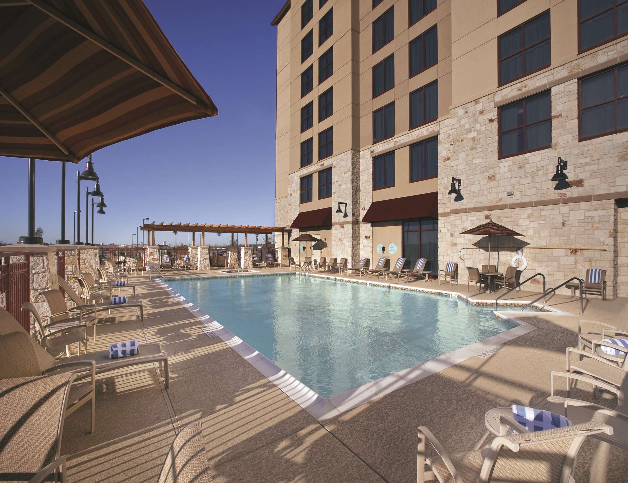 Pool | Embassy Suites by Hilton San Marcos Hotel Conference Center