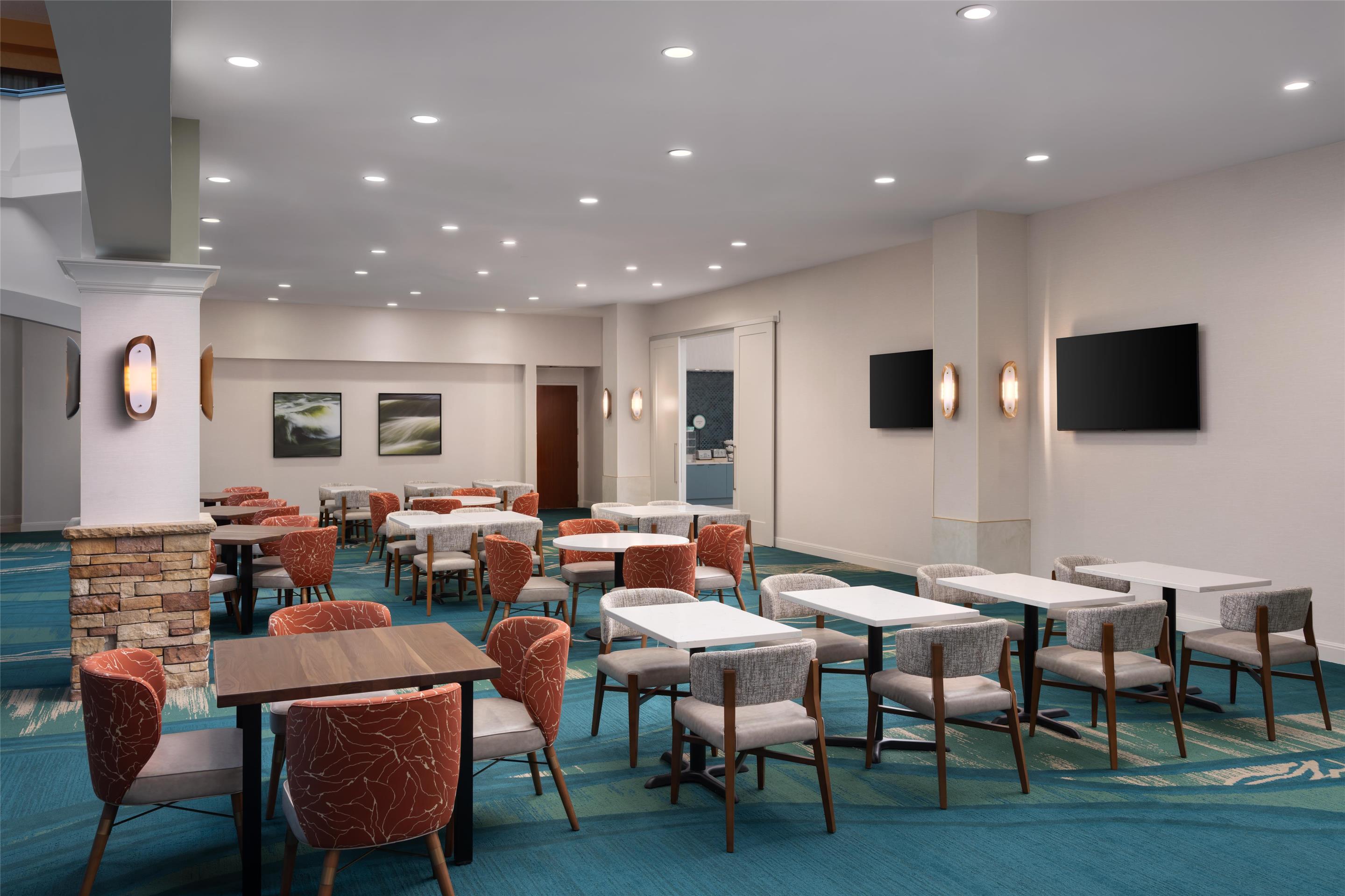 Breakfast Area | Embassy Suites by Hilton San Marcos Hotel Conference Center