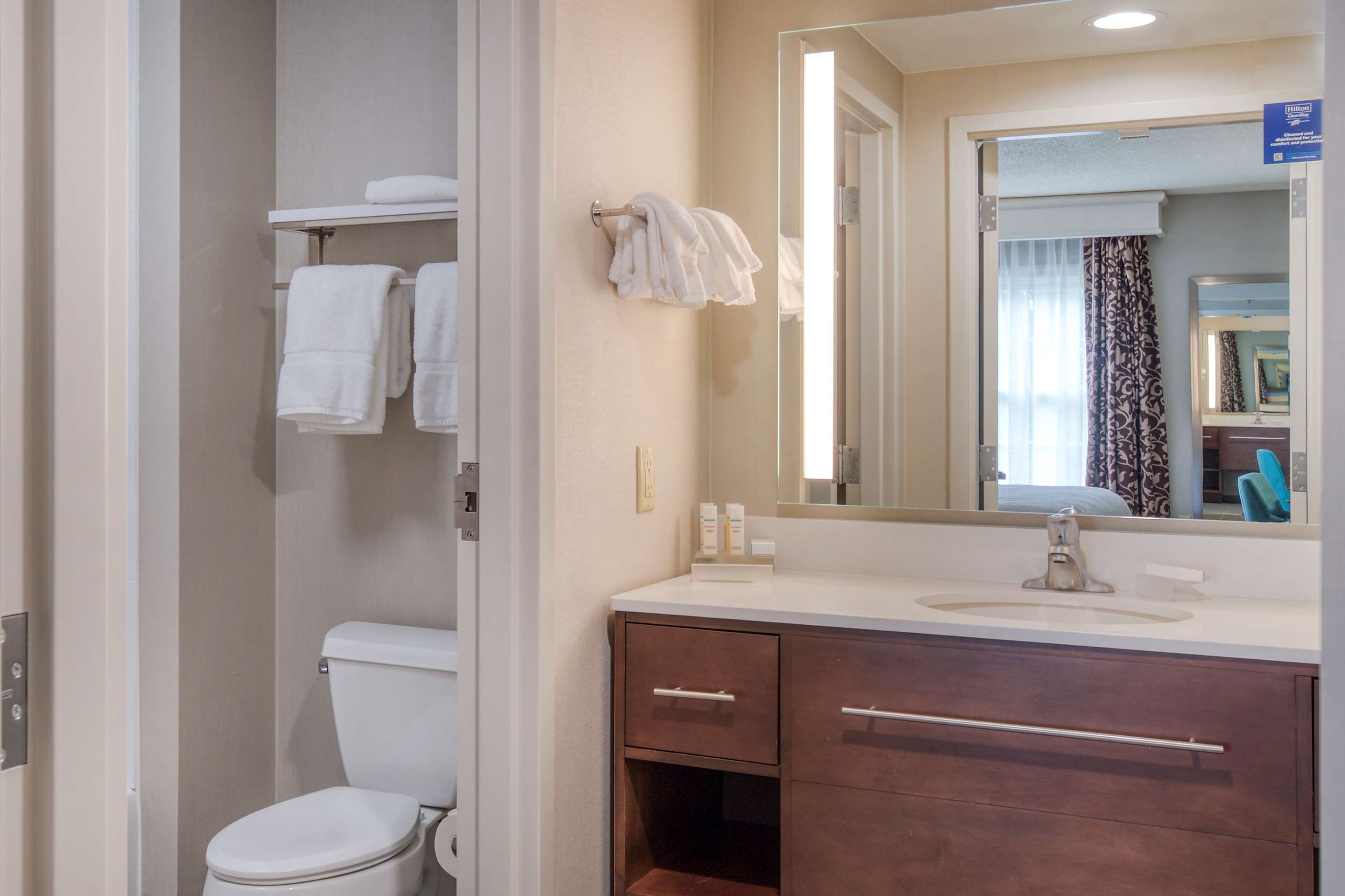 Guest room bath