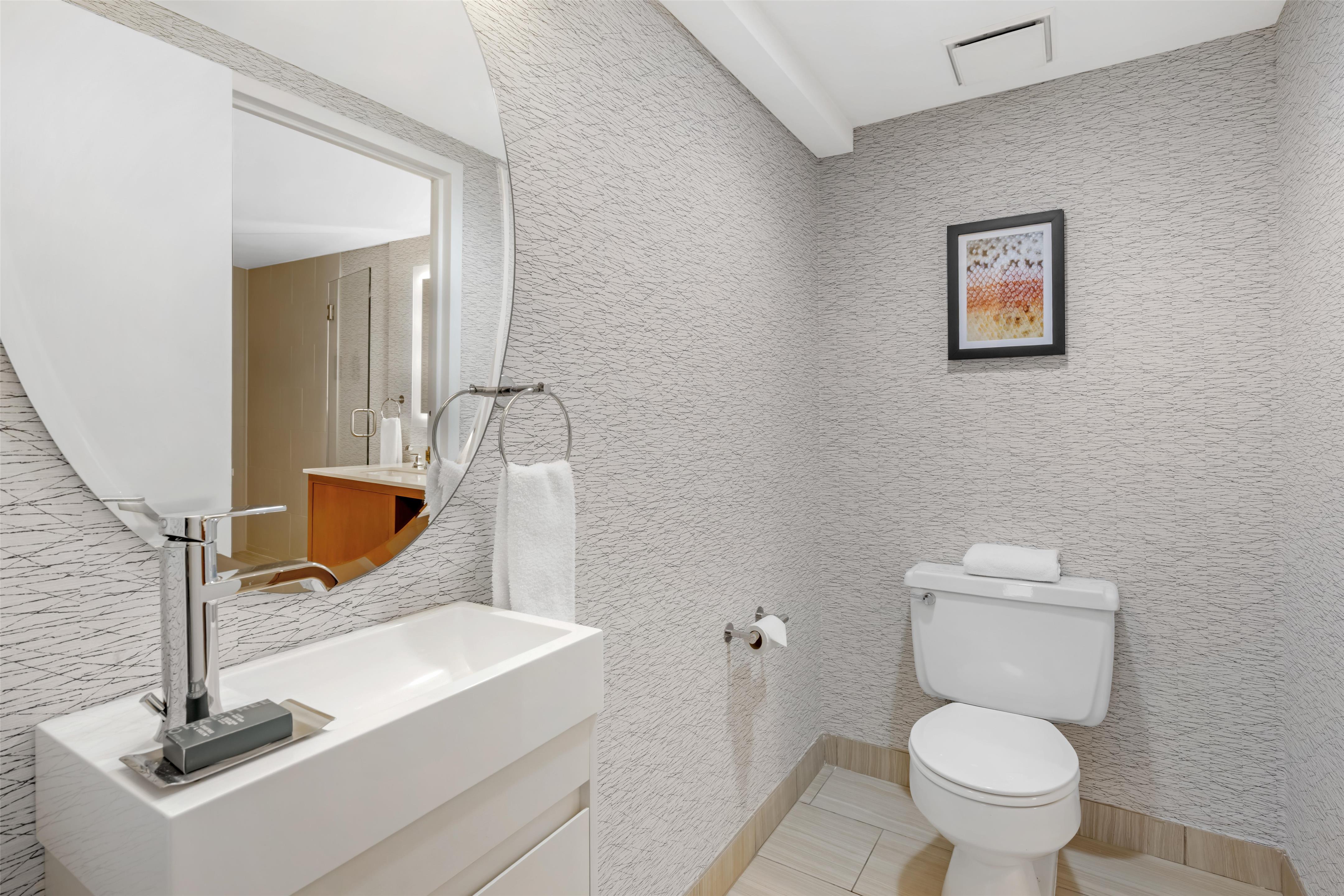 Guest room bath