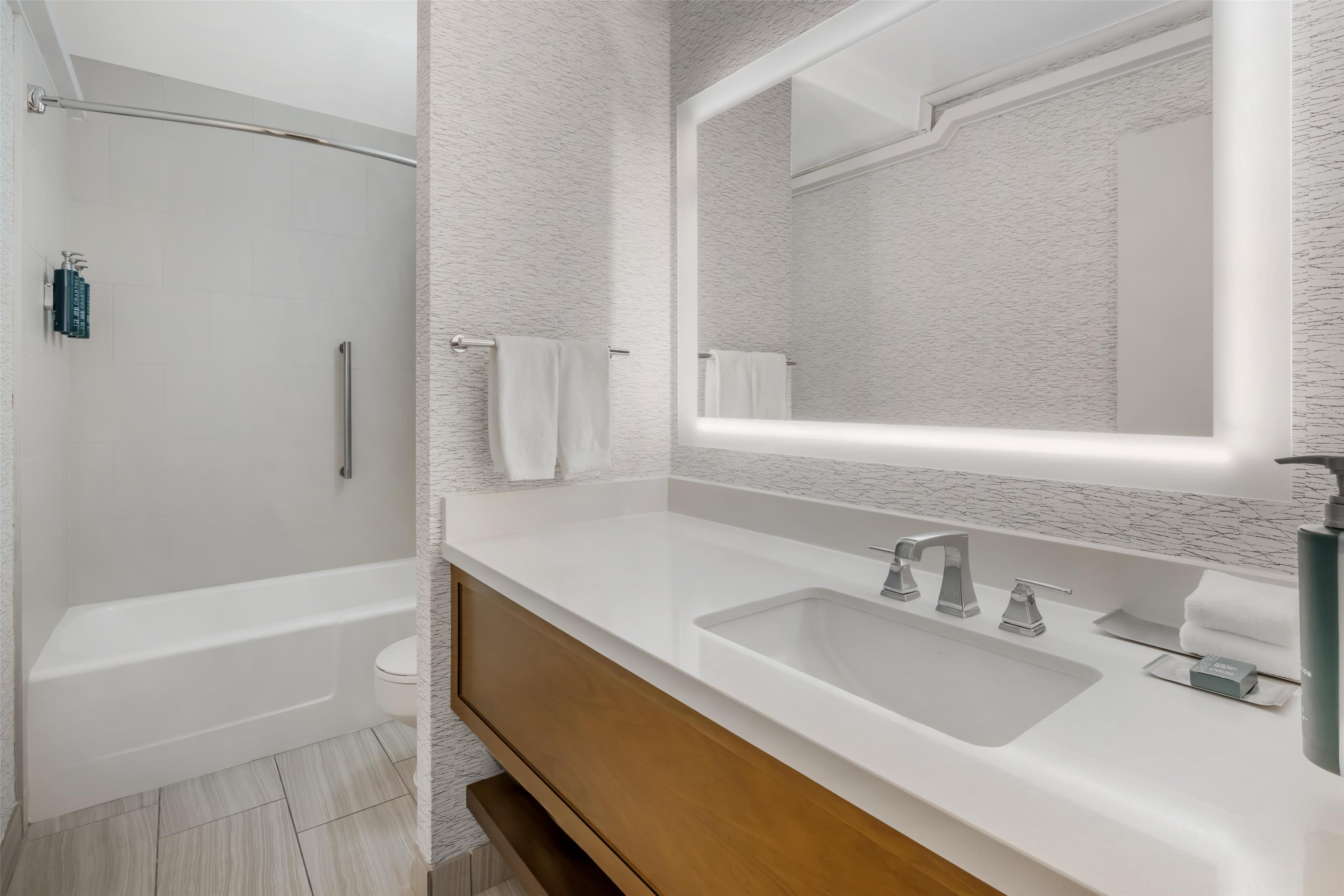 Guest room bath