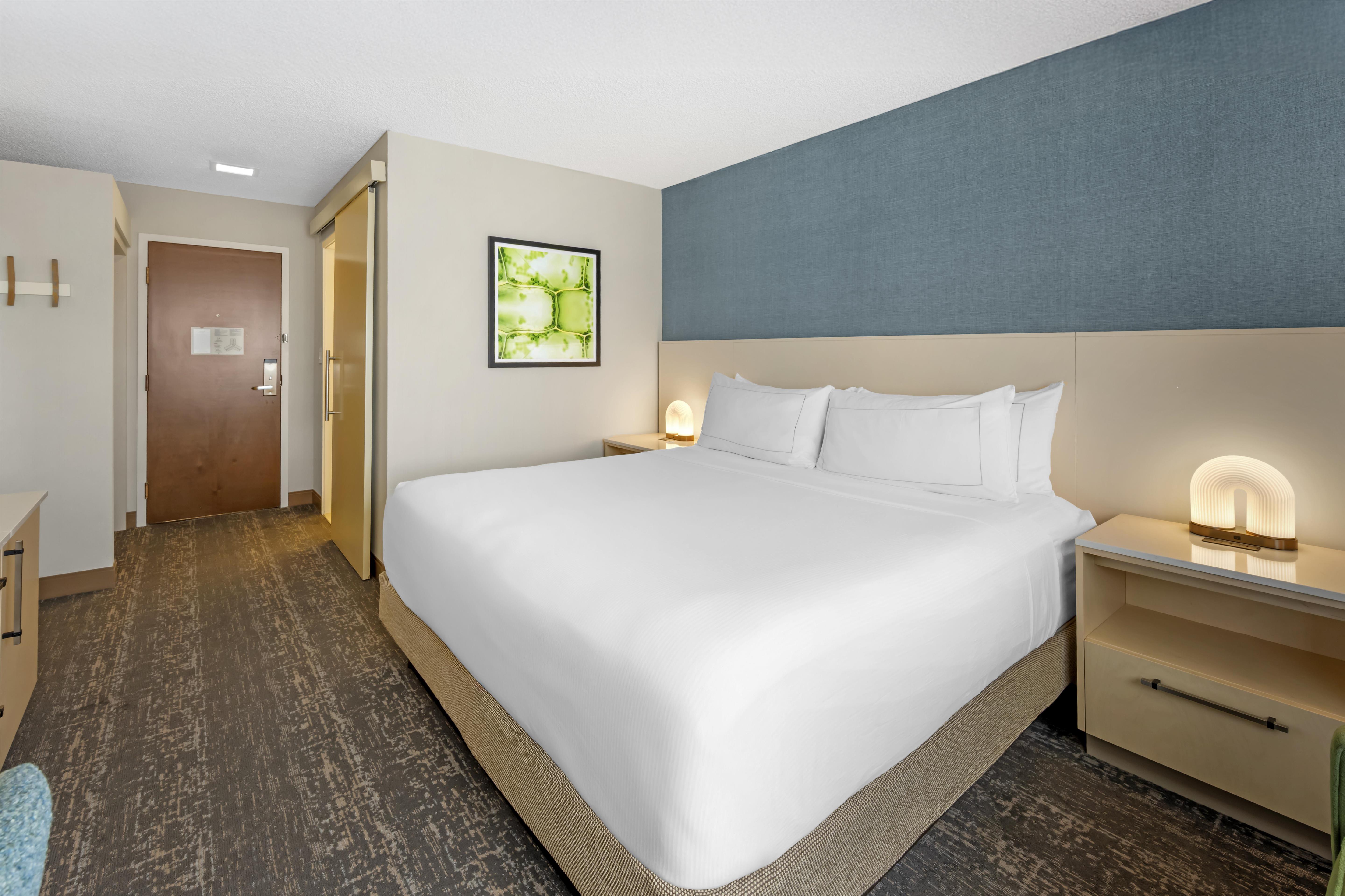 DoubleTree by Hilton Spokane City Center Room Type - 1 KING BED RIVERVIEW