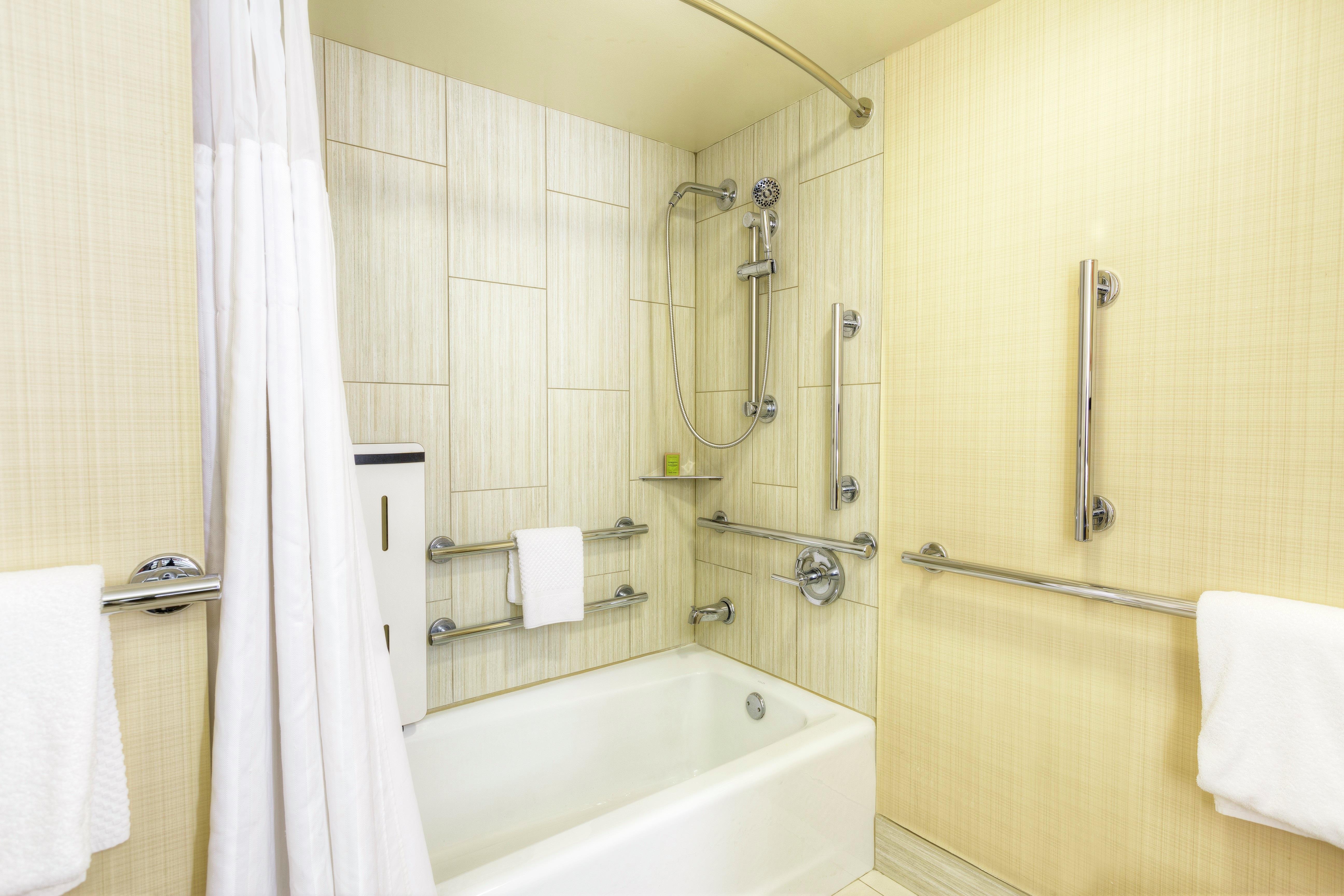 DoubleTree by Hilton Spokane City Center Room Type - 1 KING MOB ACC W TUB