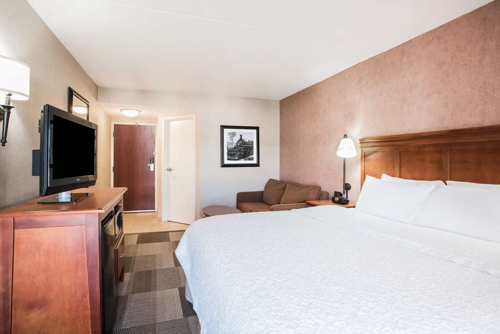 Hampton Inn by Hilton West Springfield - Tap to explore photos