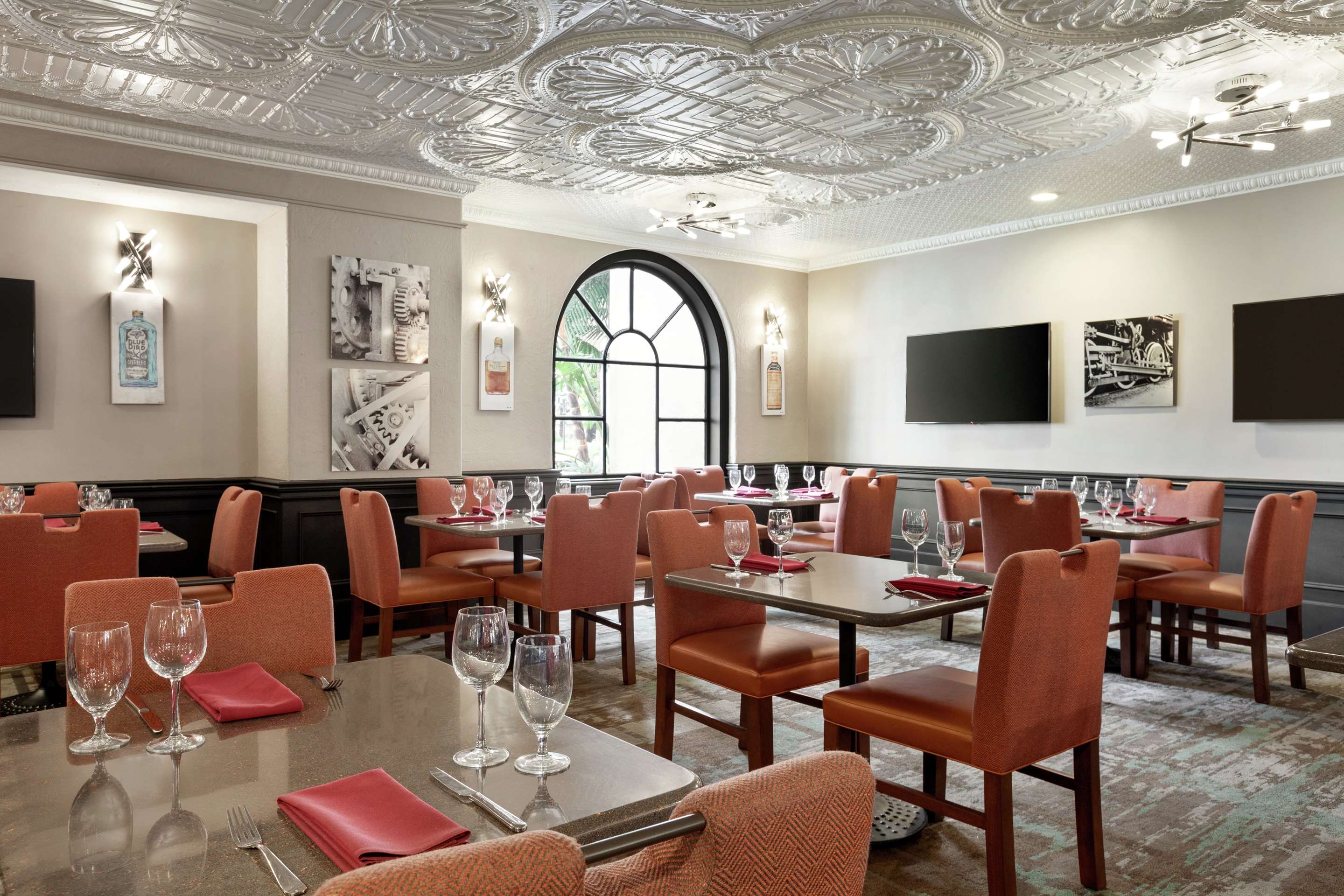 Restaurant | Embassy Suites by Hilton Santa Ana Orange County Airport