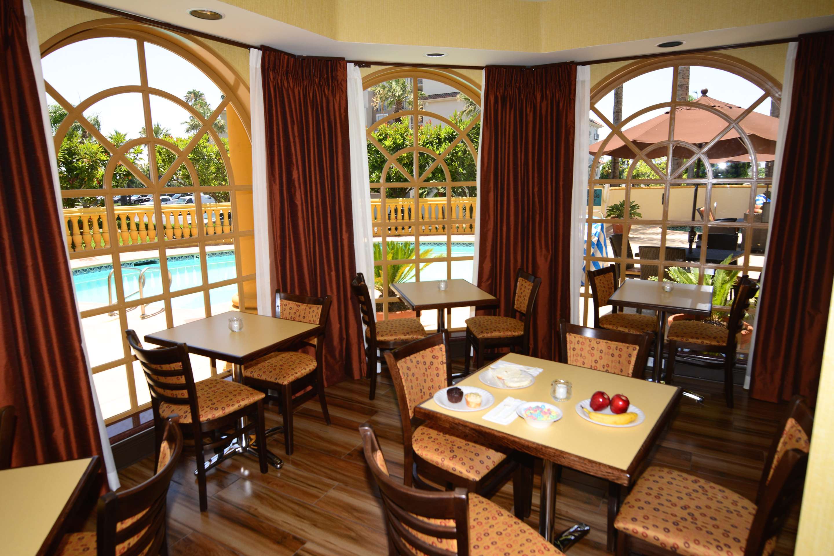 Restaurant | Hampton Inn and Suites Santa Ana/Orange County Airport