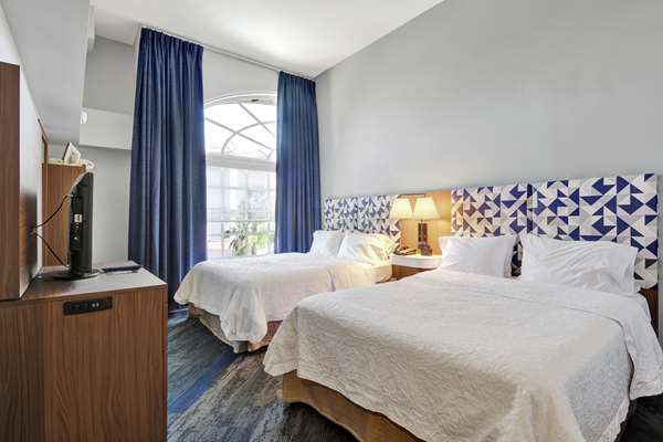  - Hampton Inn & Suites Santa Ana