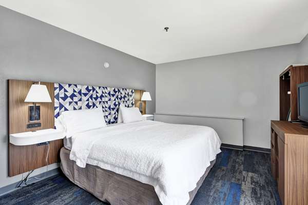  - Hampton Inn & Suites Santa Ana