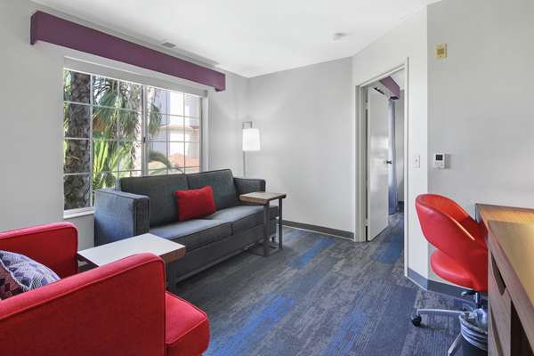  - Hampton Inn & Suites Santa Ana