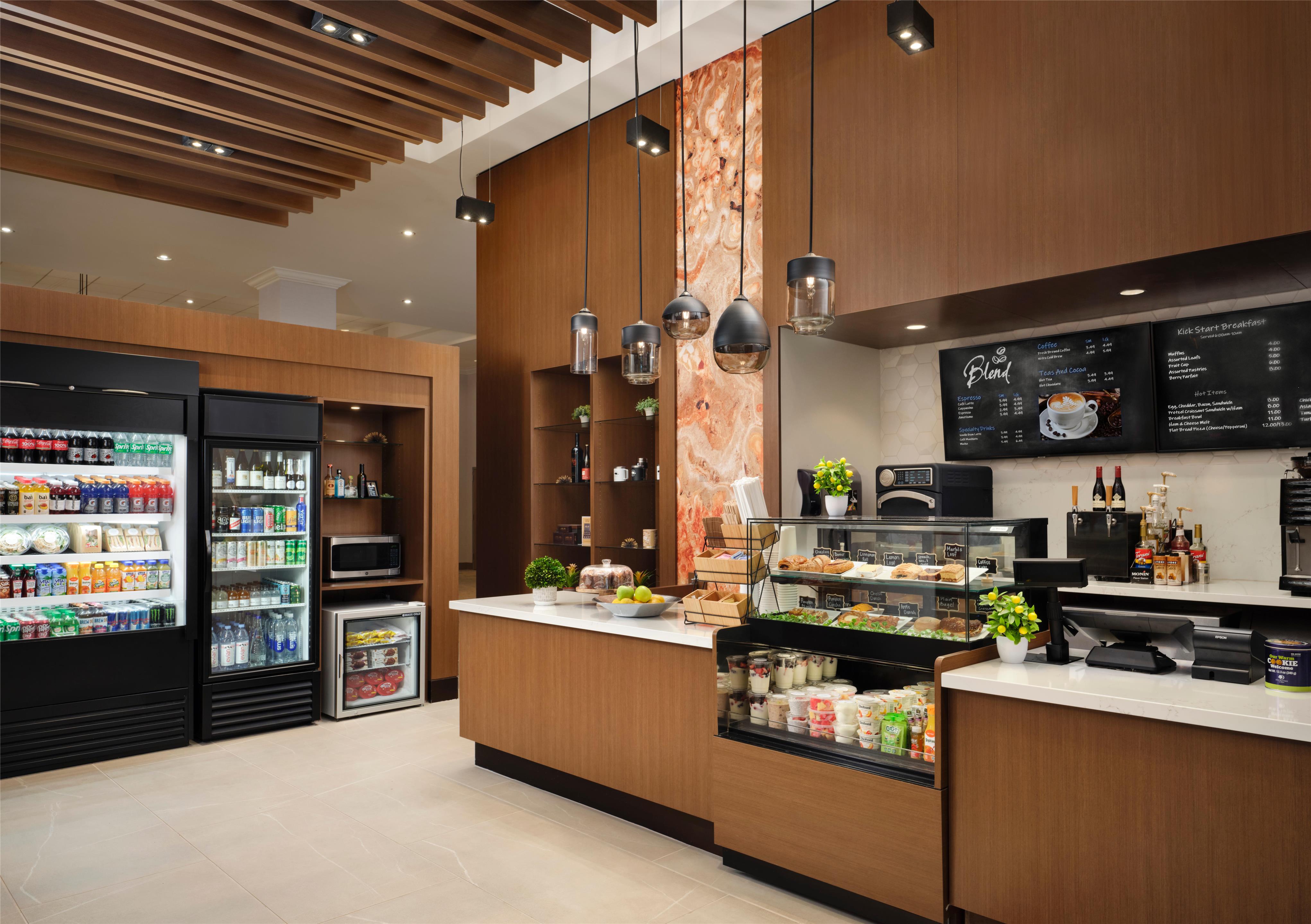 Restaurant | Hotel Zessa Santa Ana – a DoubleTree by Hilton