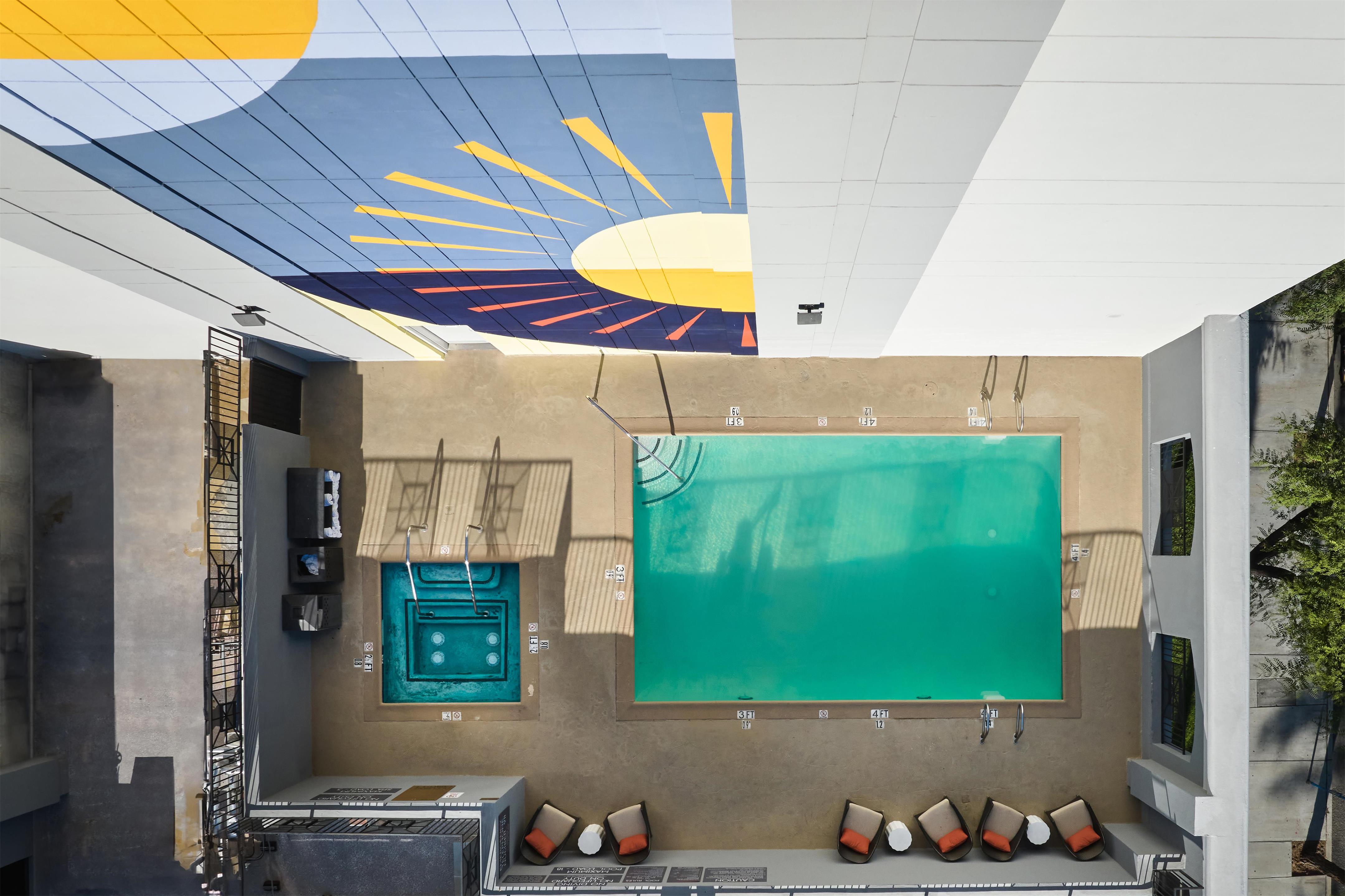 Pool | Hotel Zessa Santa Ana – a DoubleTree by Hilton