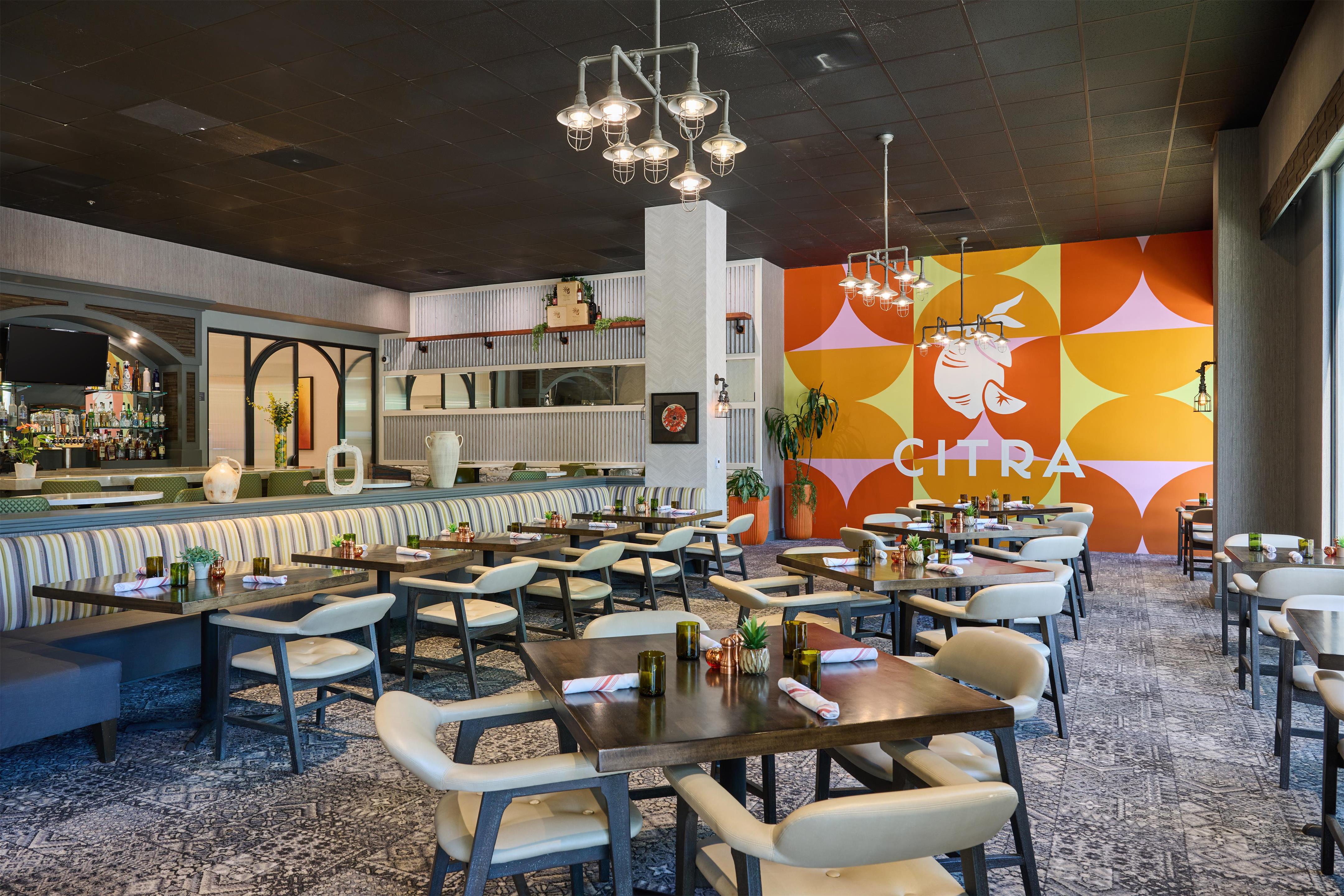 Restaurant | Hotel Zessa Santa Ana – a DoubleTree by Hilton