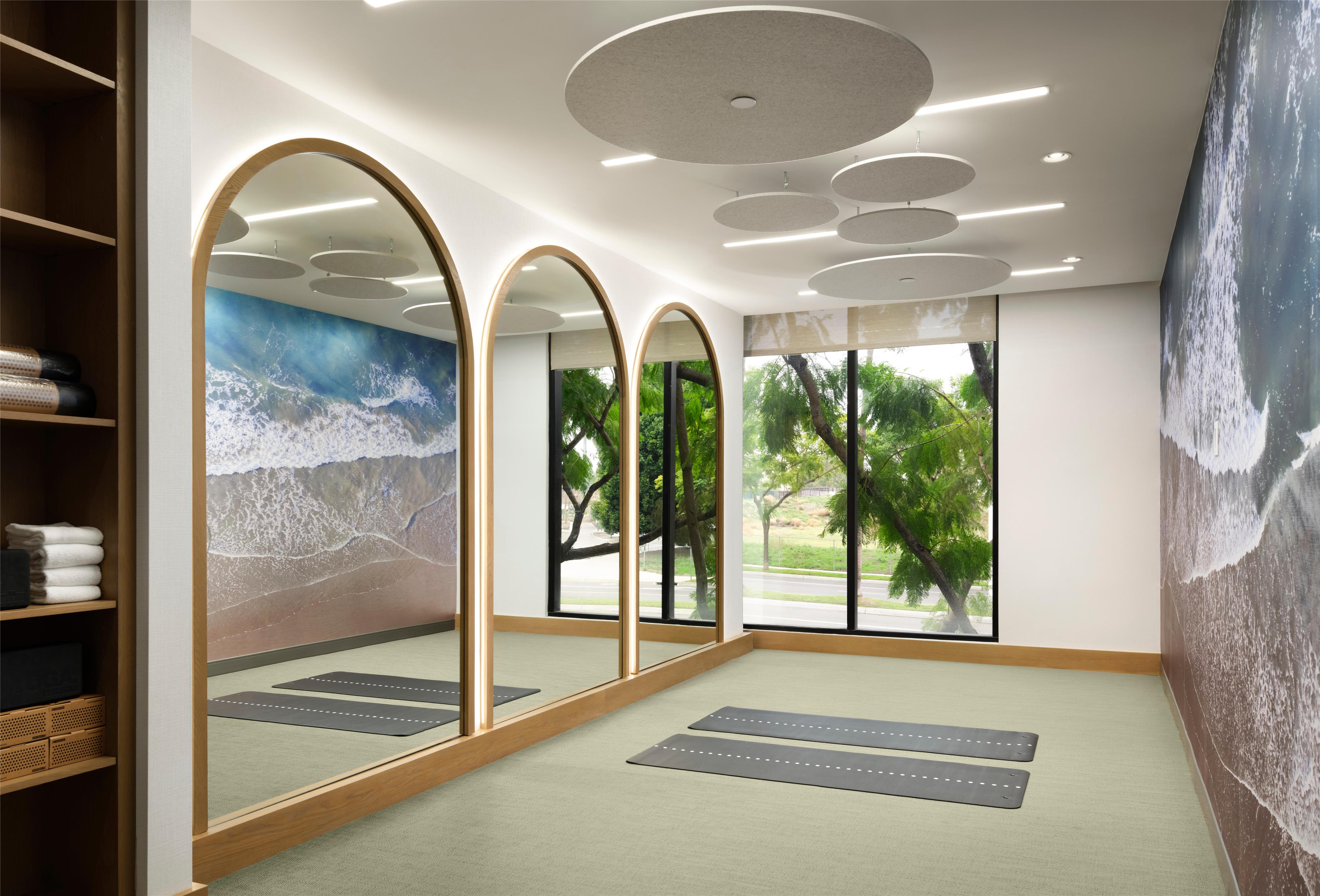 Health club fitness center gym | Hotel Zessa Santa Ana – a DoubleTree by Hilton