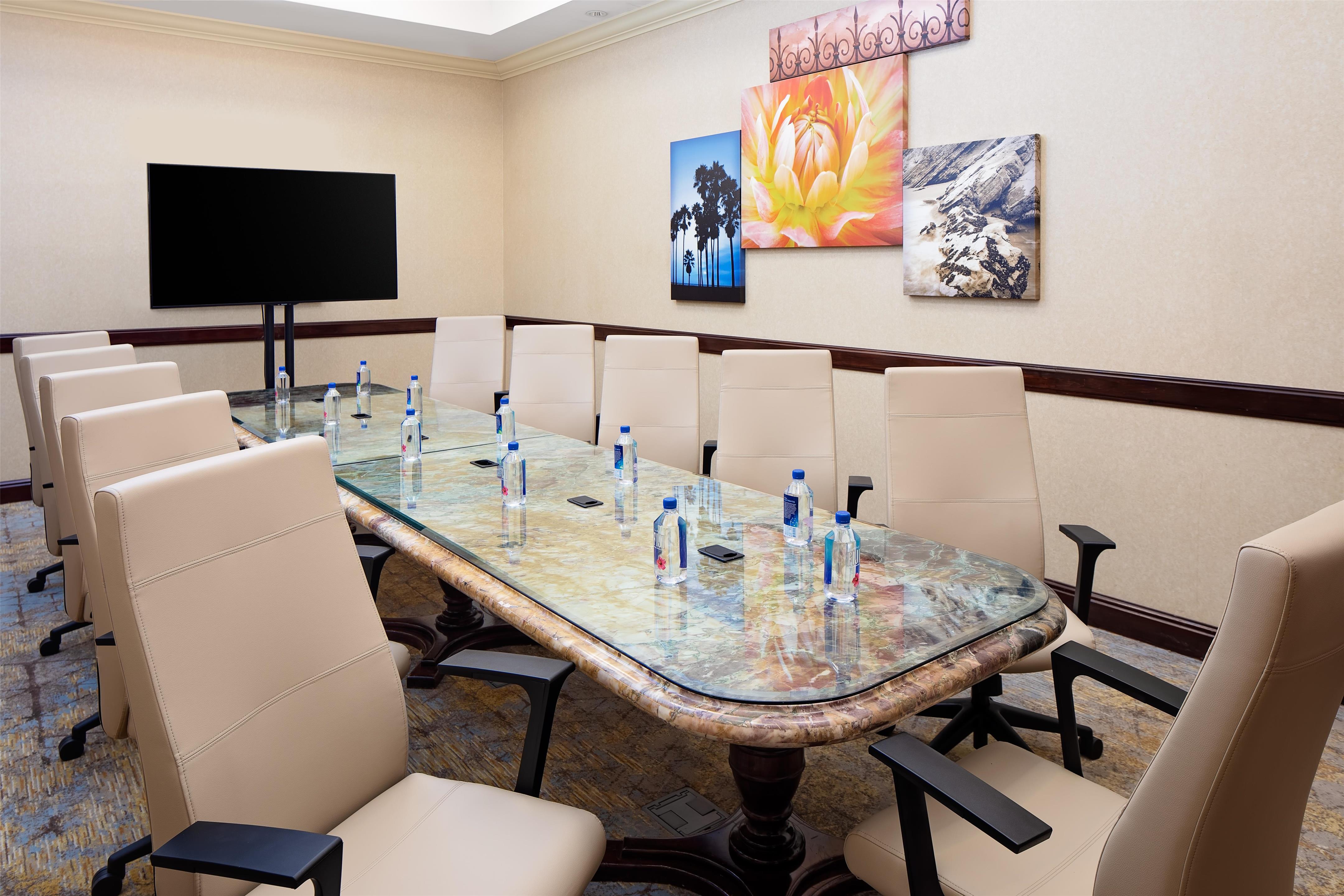 Meeting Room | Hotel Zessa Santa Ana – a DoubleTree by Hilton