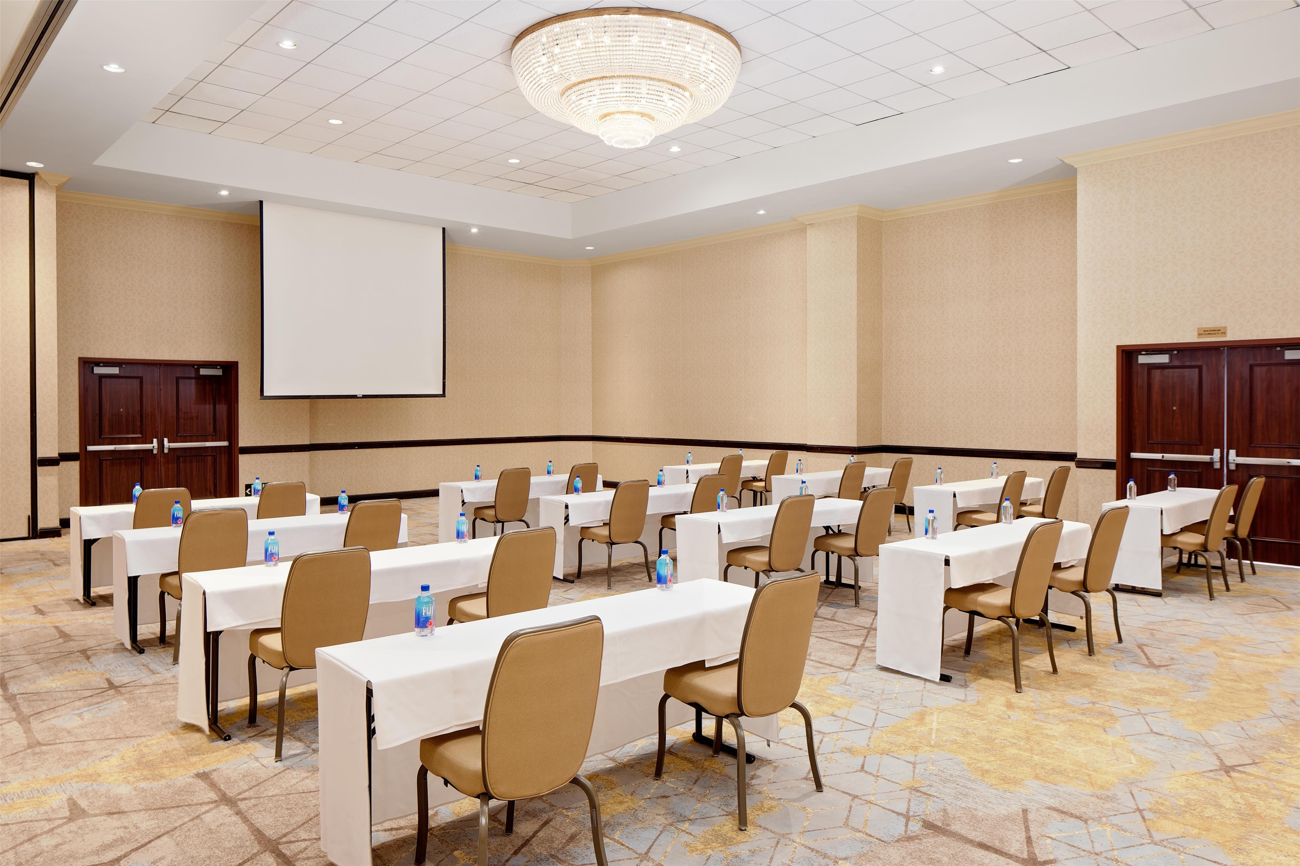 Meeting Room | Hotel Zessa Santa Ana – a DoubleTree by Hilton