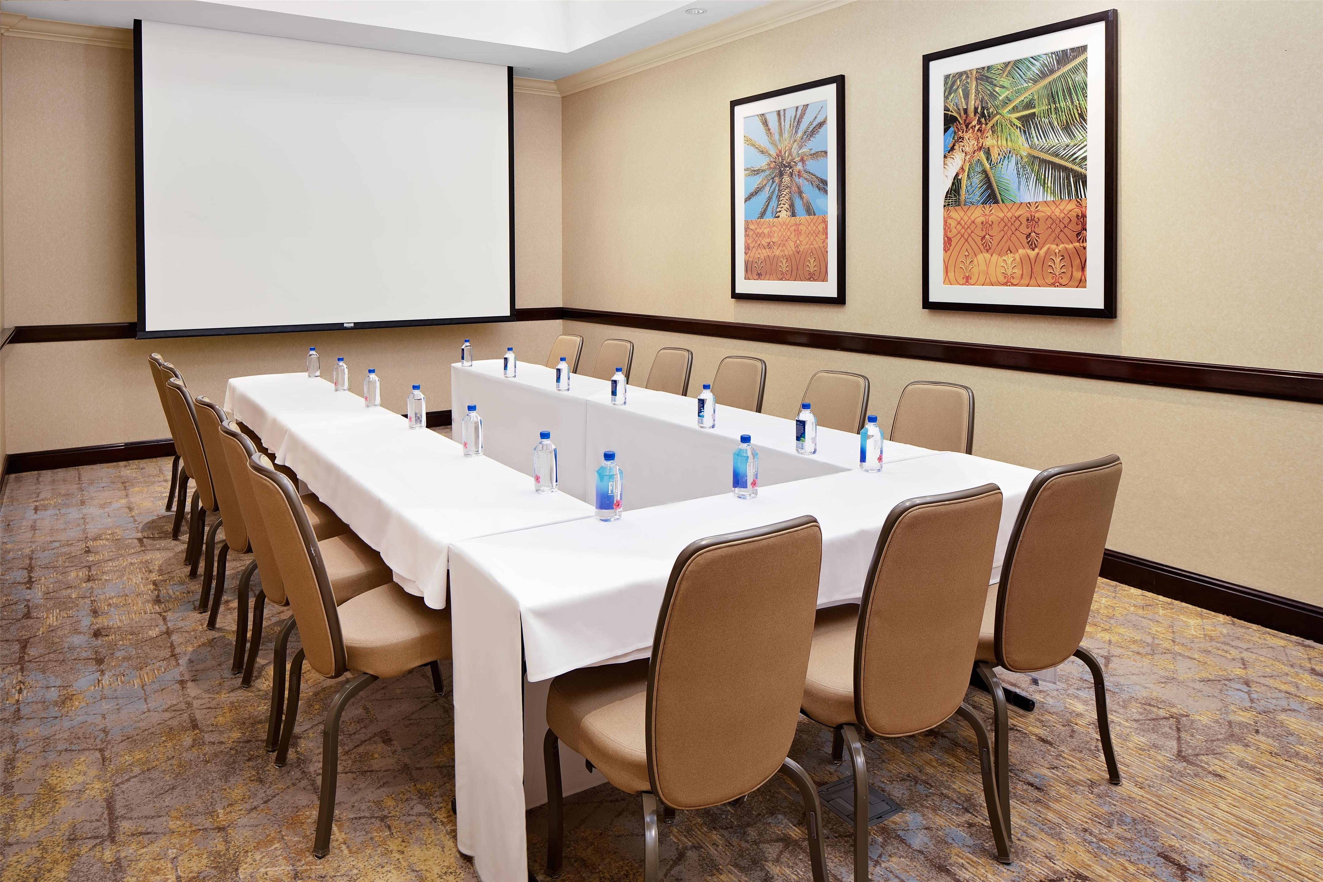 Meeting Room | Hotel Zessa Santa Ana – a DoubleTree by Hilton