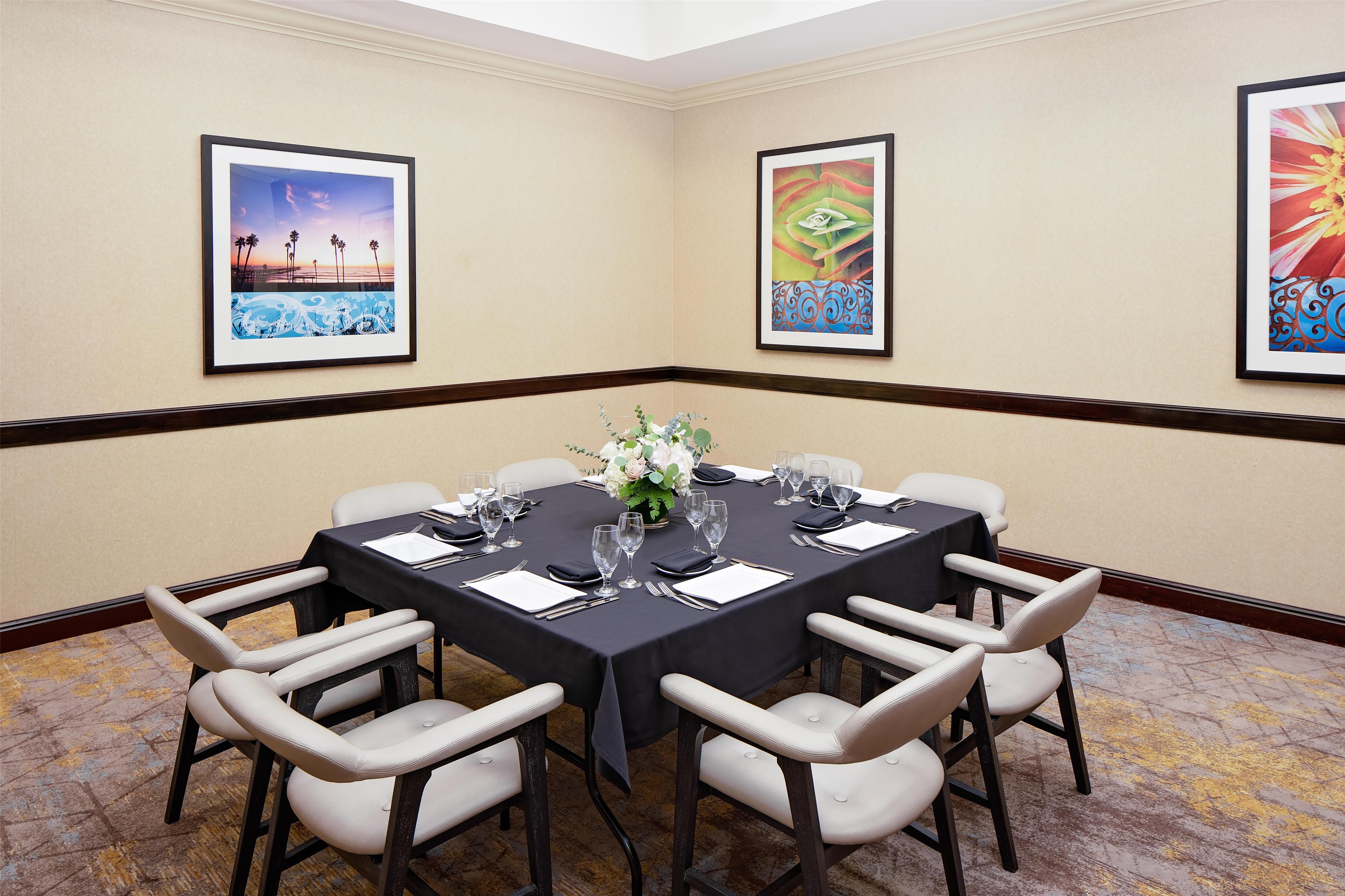 Meeting Room | Hotel Zessa Santa Ana – a DoubleTree by Hilton