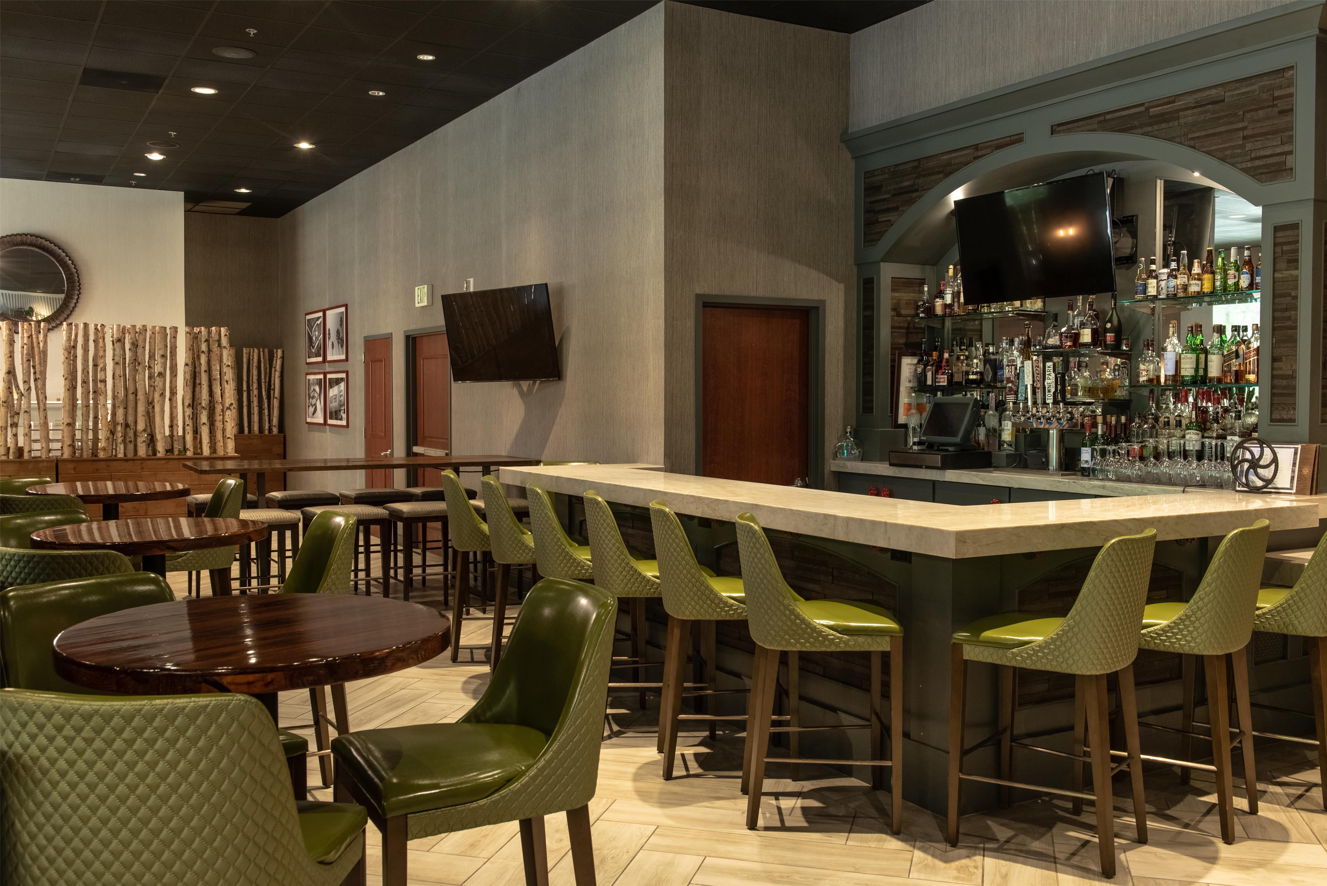 BarLounge | Hotel Zessa Santa Ana – a DoubleTree by Hilton