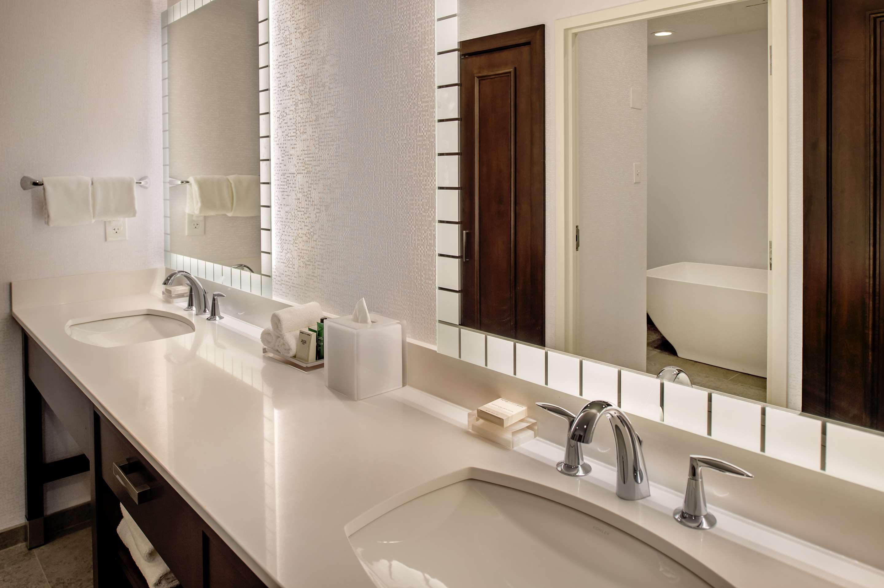Guest room bath