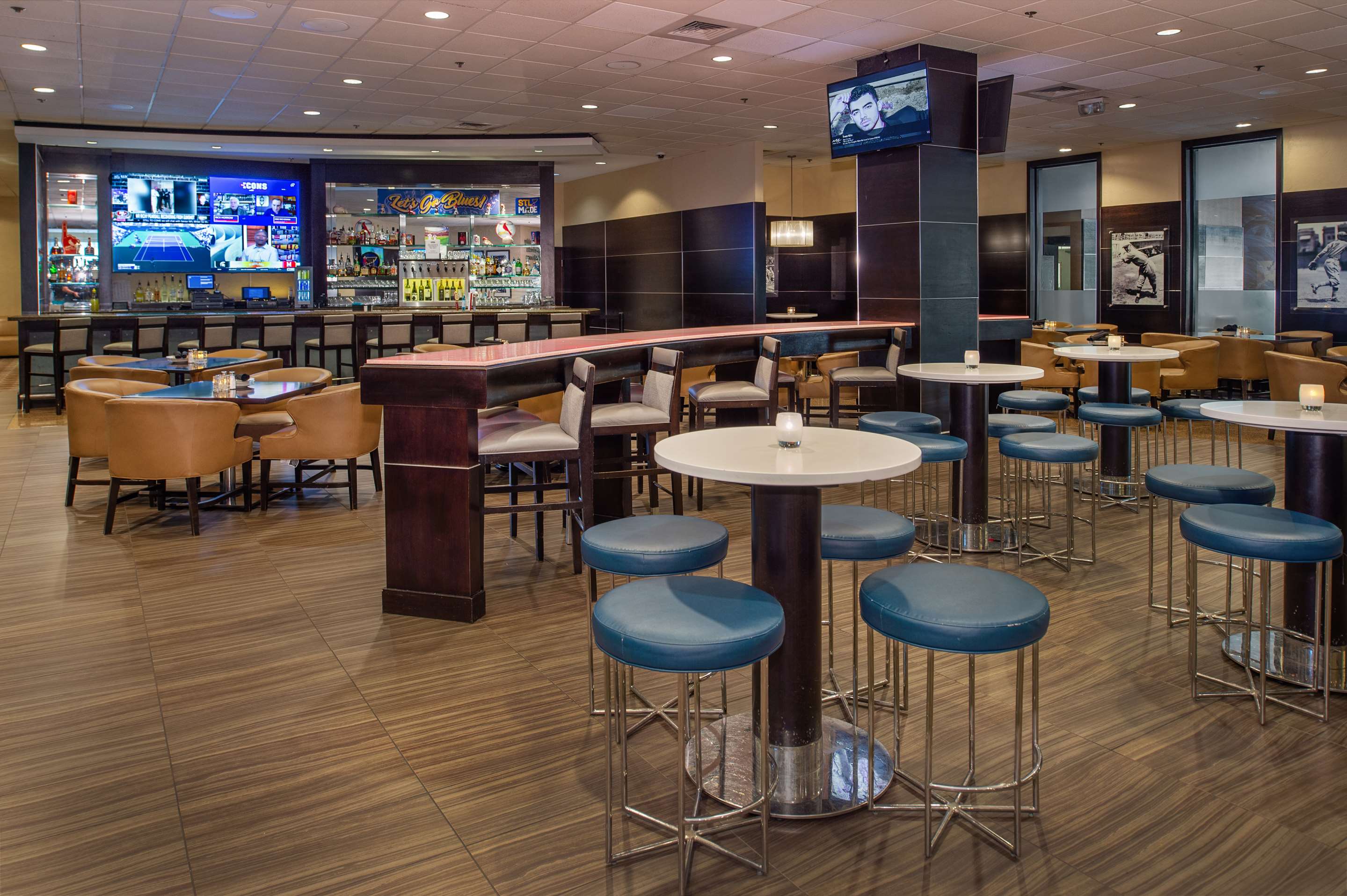 Restaurant | Hilton St. Louis at the Ballpark